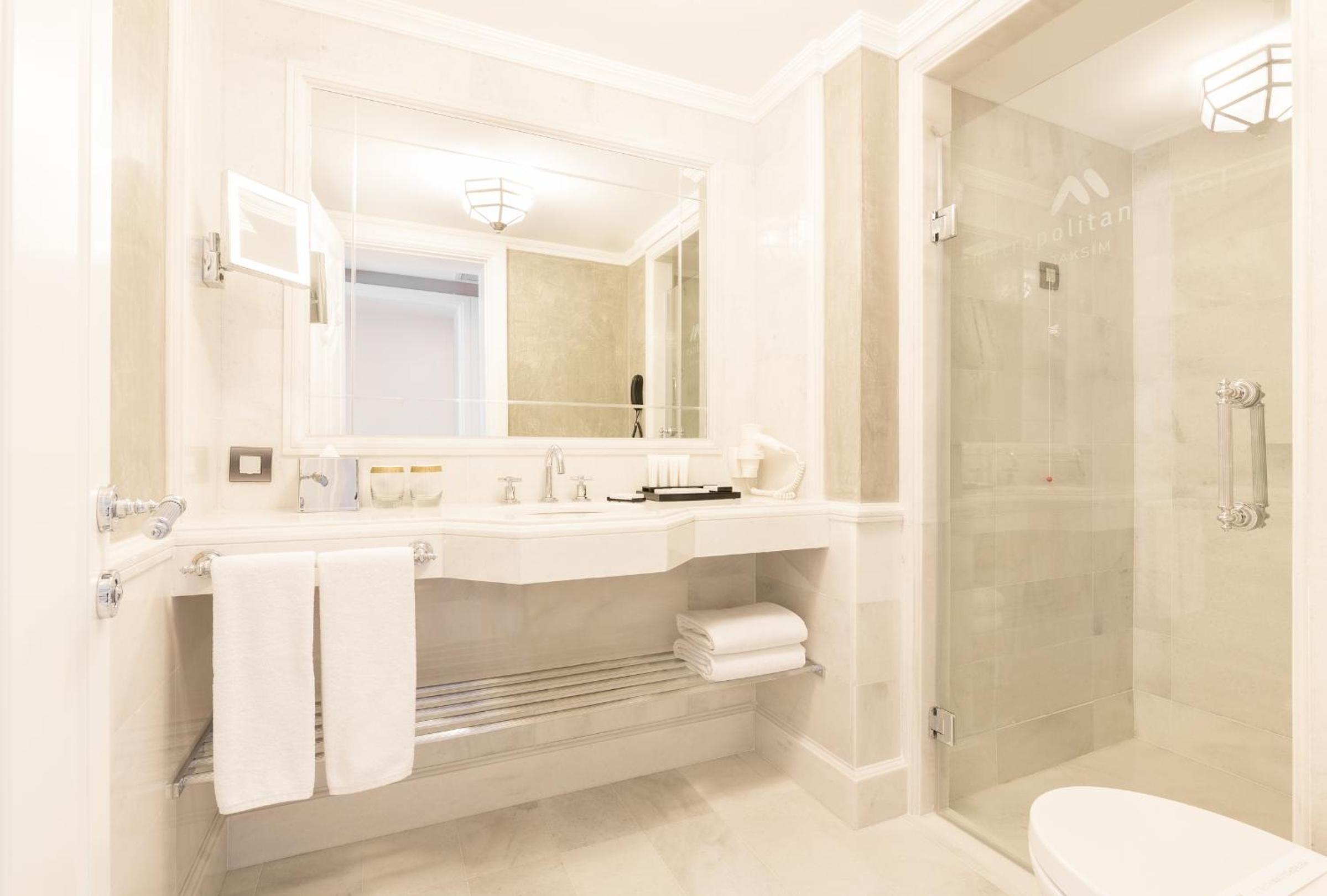 Deluxe Double or Twin Room photo 2