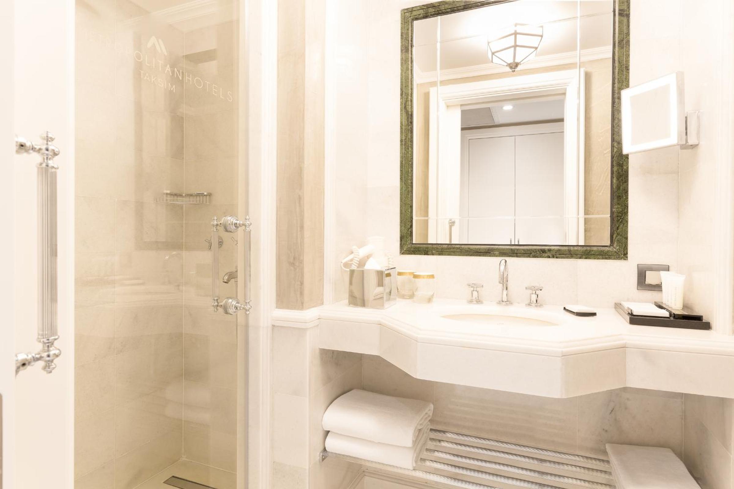 Standard Double or Twin Room photo 3