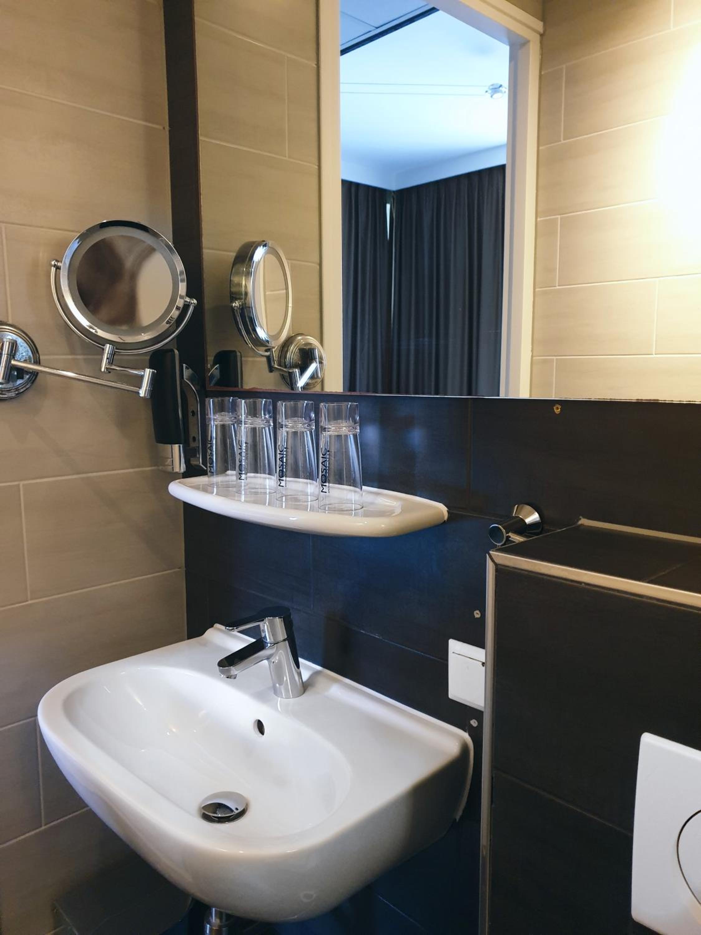 Deluxe Double Room with Balcony photo 3
