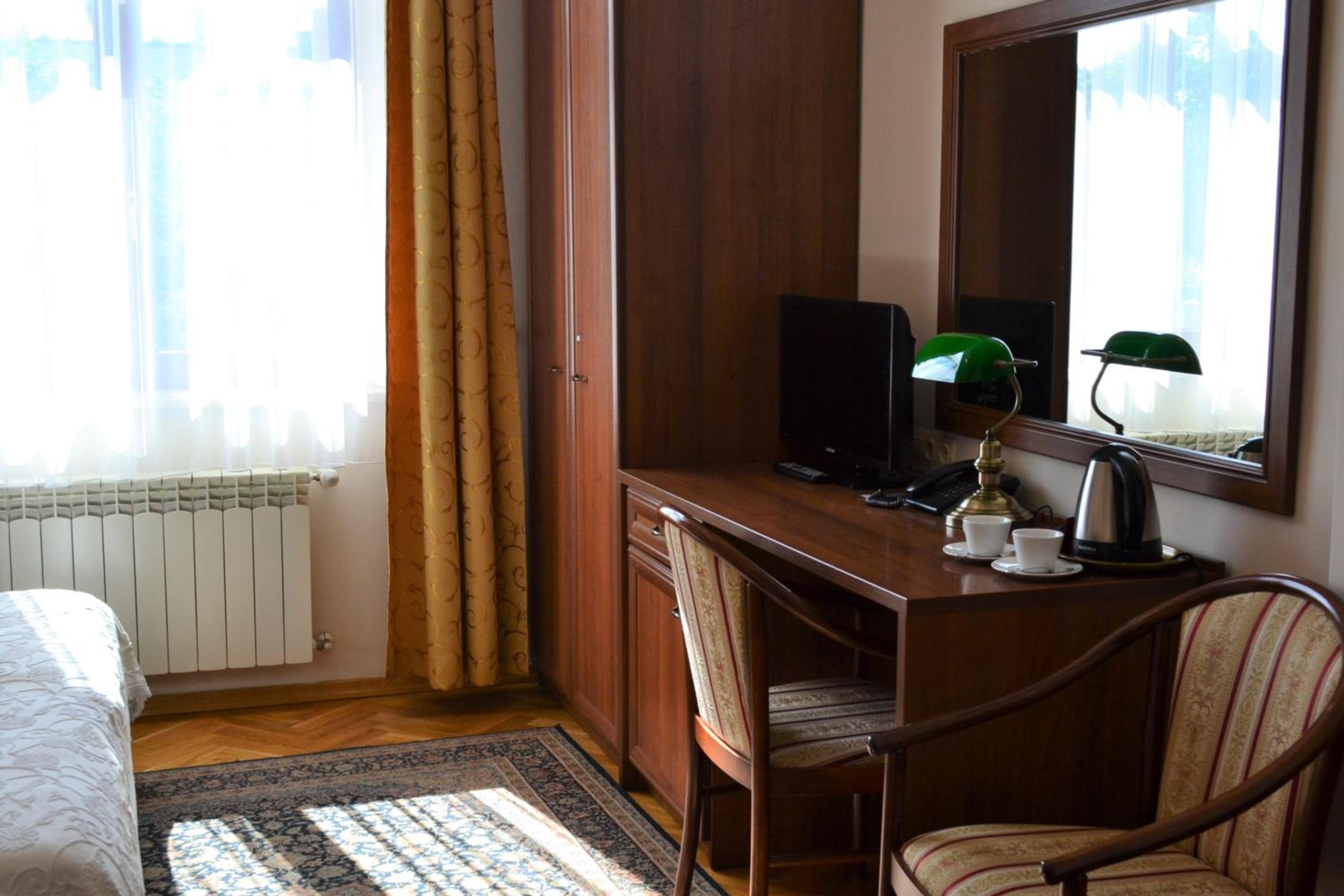 Double Room - Photo 6