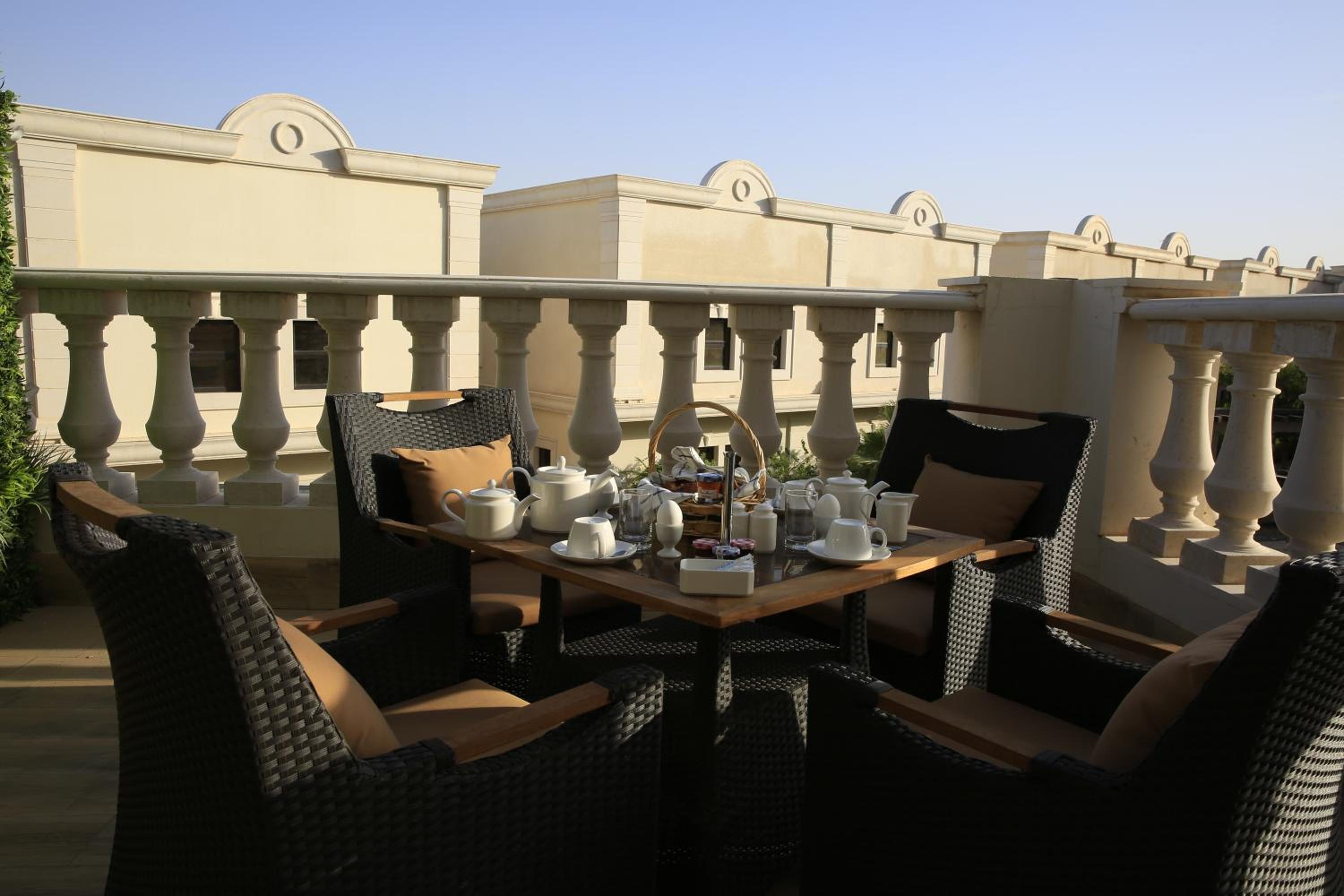 Deluxe Double Room with Balcony thumbnail 5