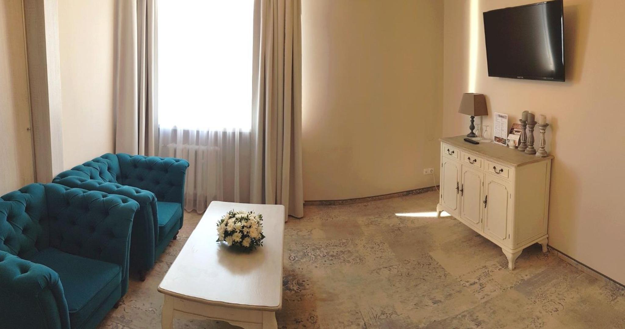 Apartment photo 2