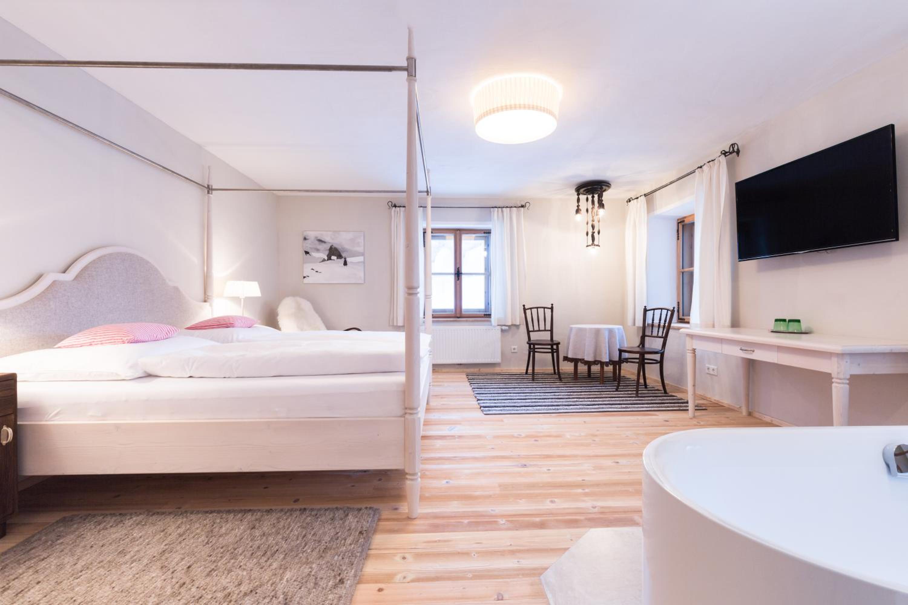 Large Double Room photo 3
