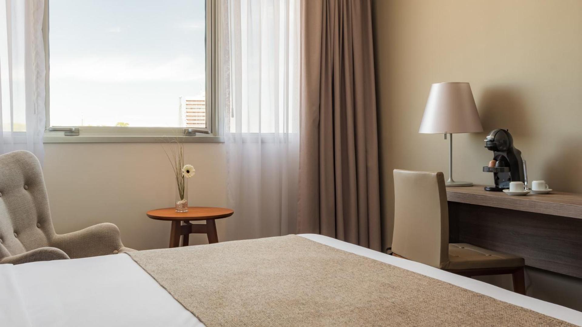 Deluxe King Room photo 2