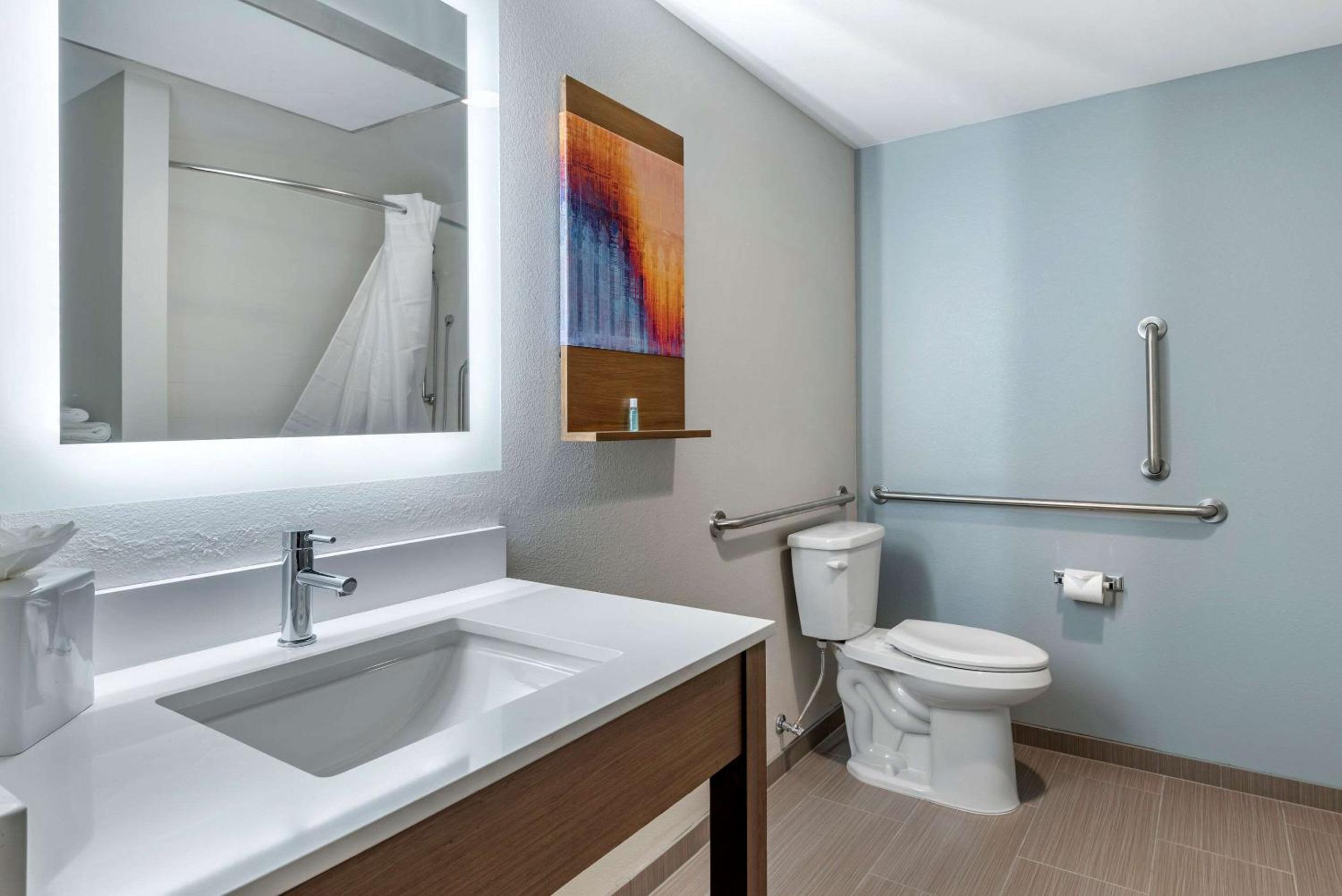 Efficiency King Suite - Accessible/Non-Smoking - Photo 5