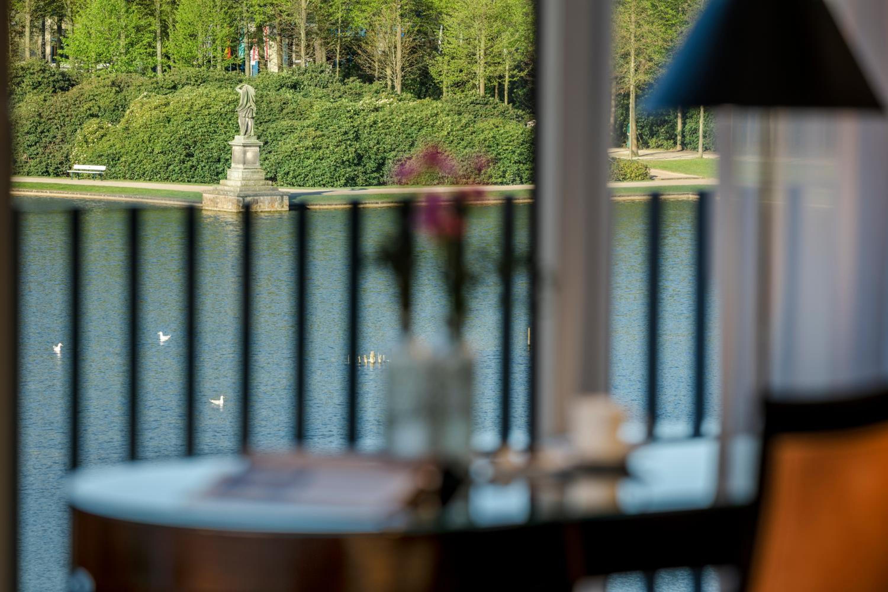 Deluxe Twin Room with Lake View - Photo 5