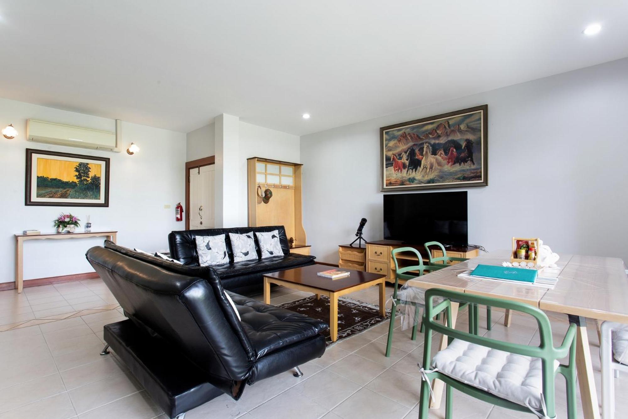 Apartment with Terrace - Photo 13