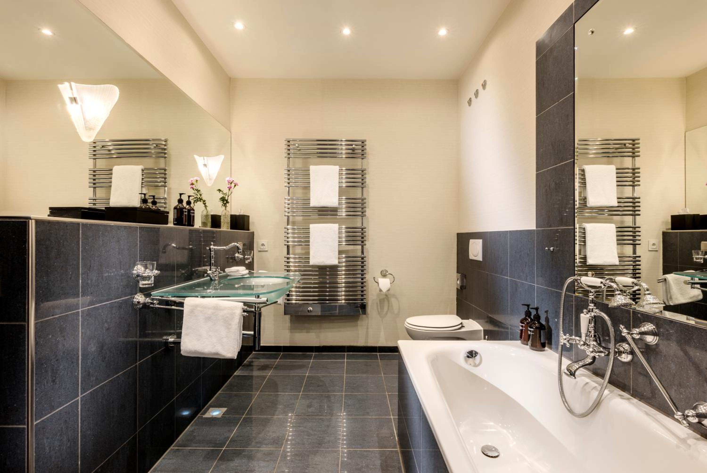 Junior Suite with Lake View - Photo 2