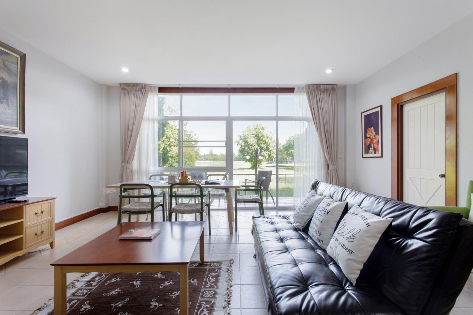 Apartment with Terrace - Photo 1