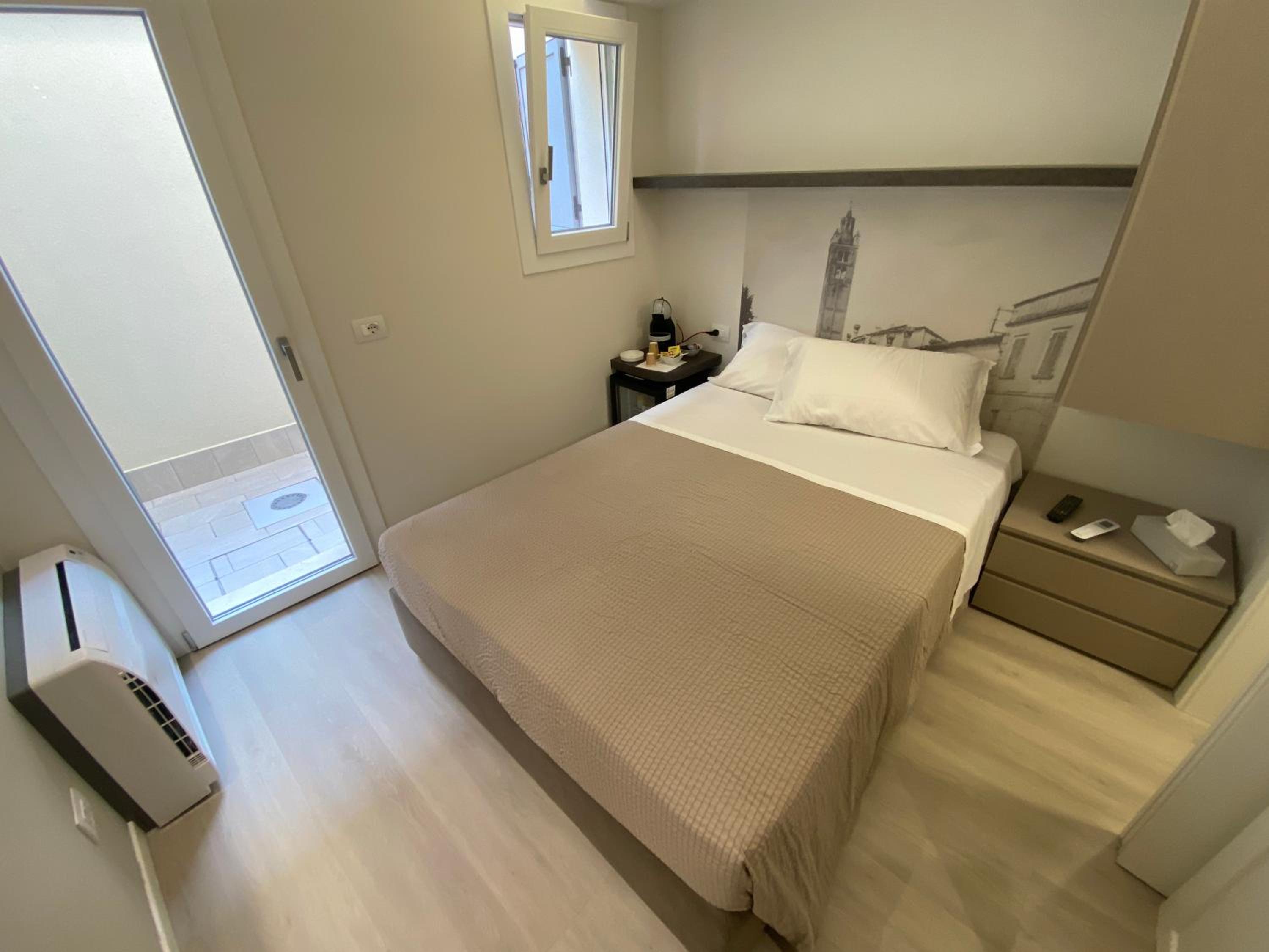 Economy Double Room photo 1