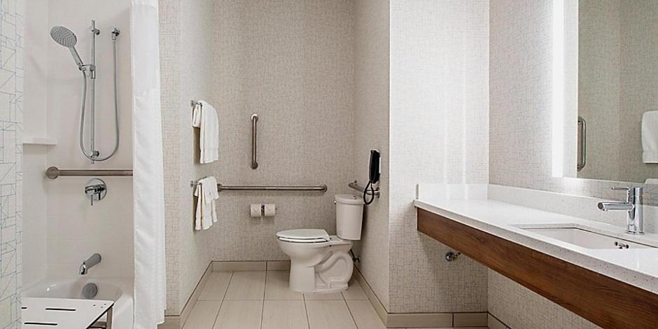 Standard King Room with Mobility Accessible Tub - Photo 13