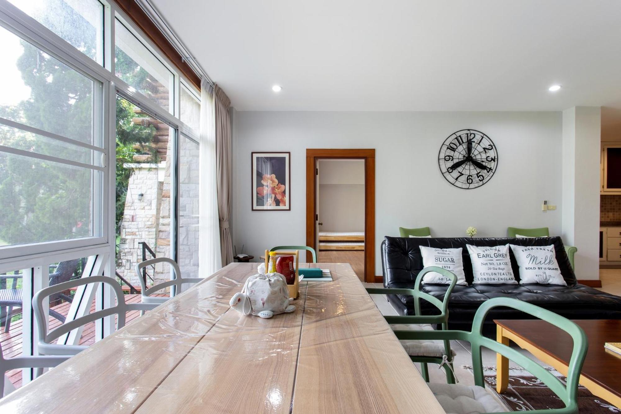 Apartment with Terrace - Photo 4