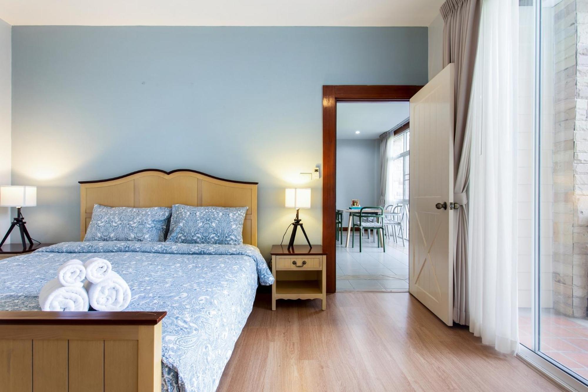 Apartment with Terrace - Photo 10