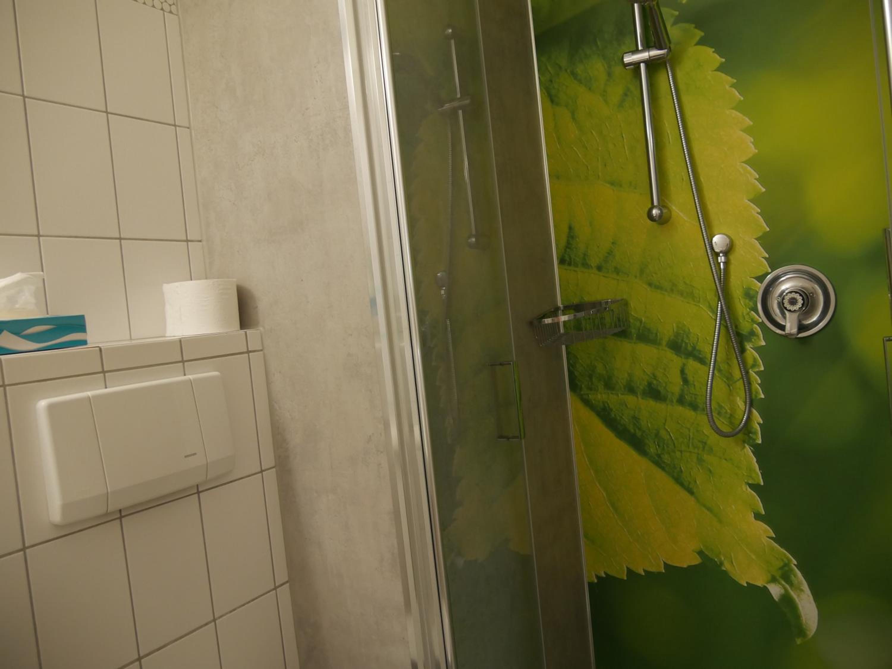 Single Room with Bathroom photo 2