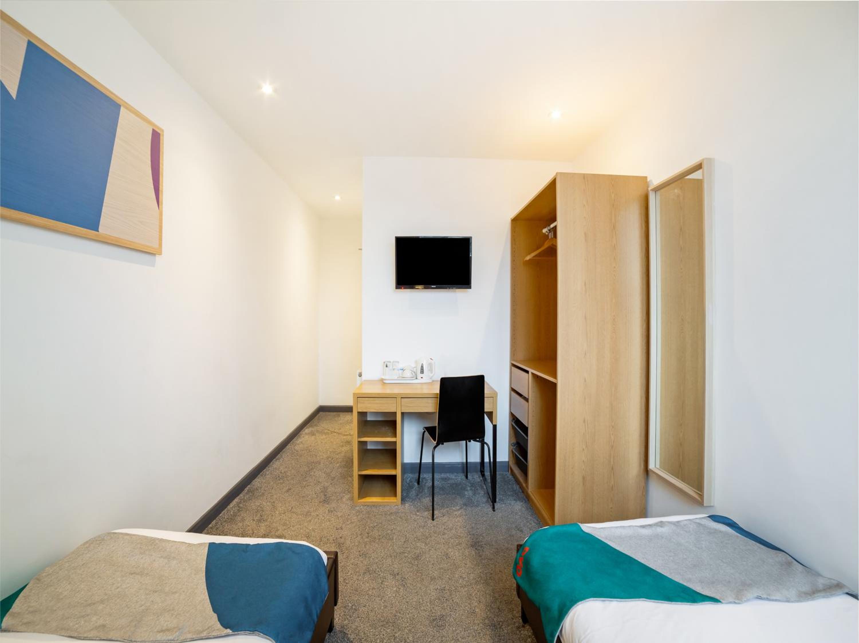 Small Twin Room photo 2