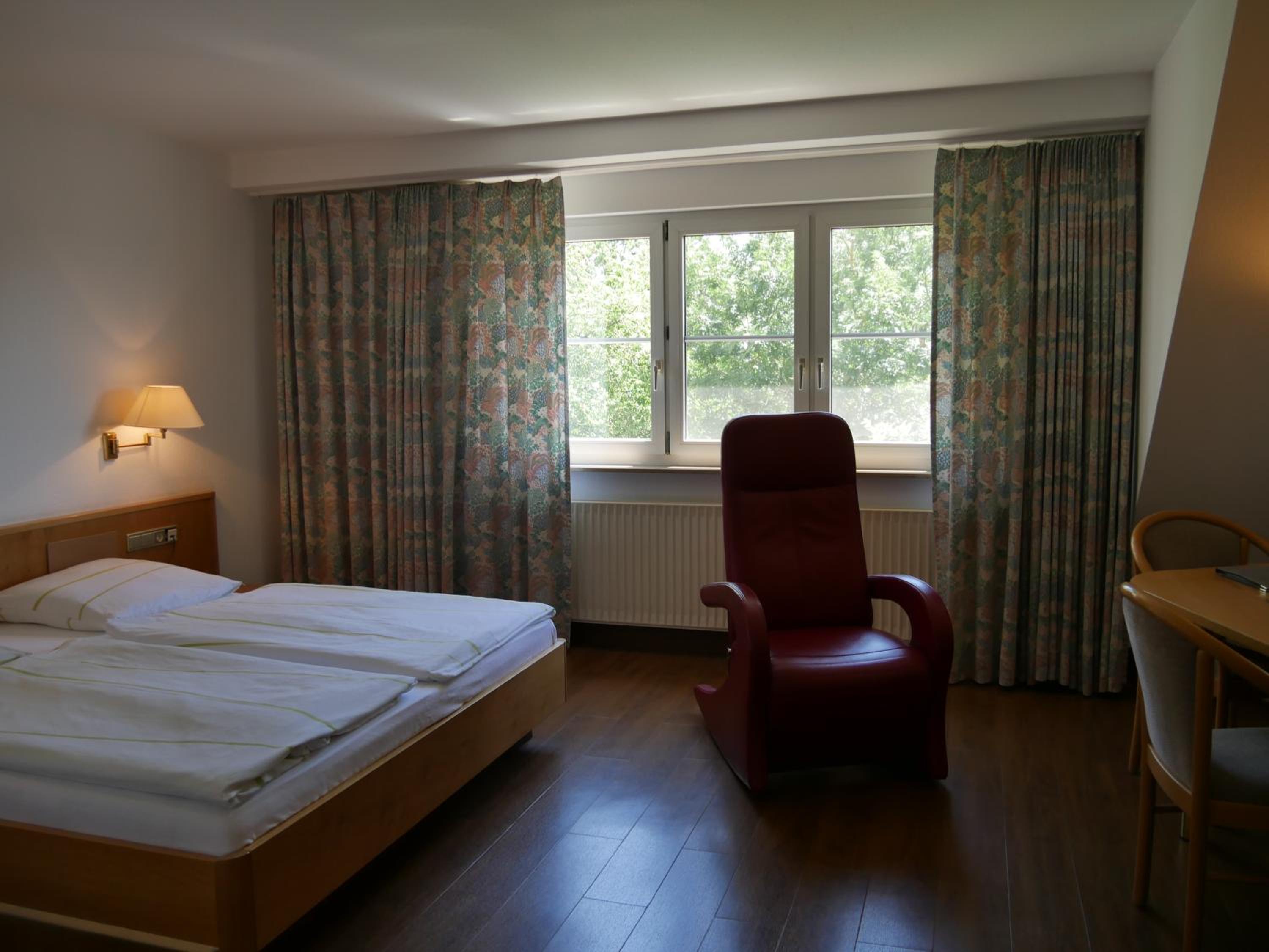 Double or Twin Room with Bathroom - Photo 1
