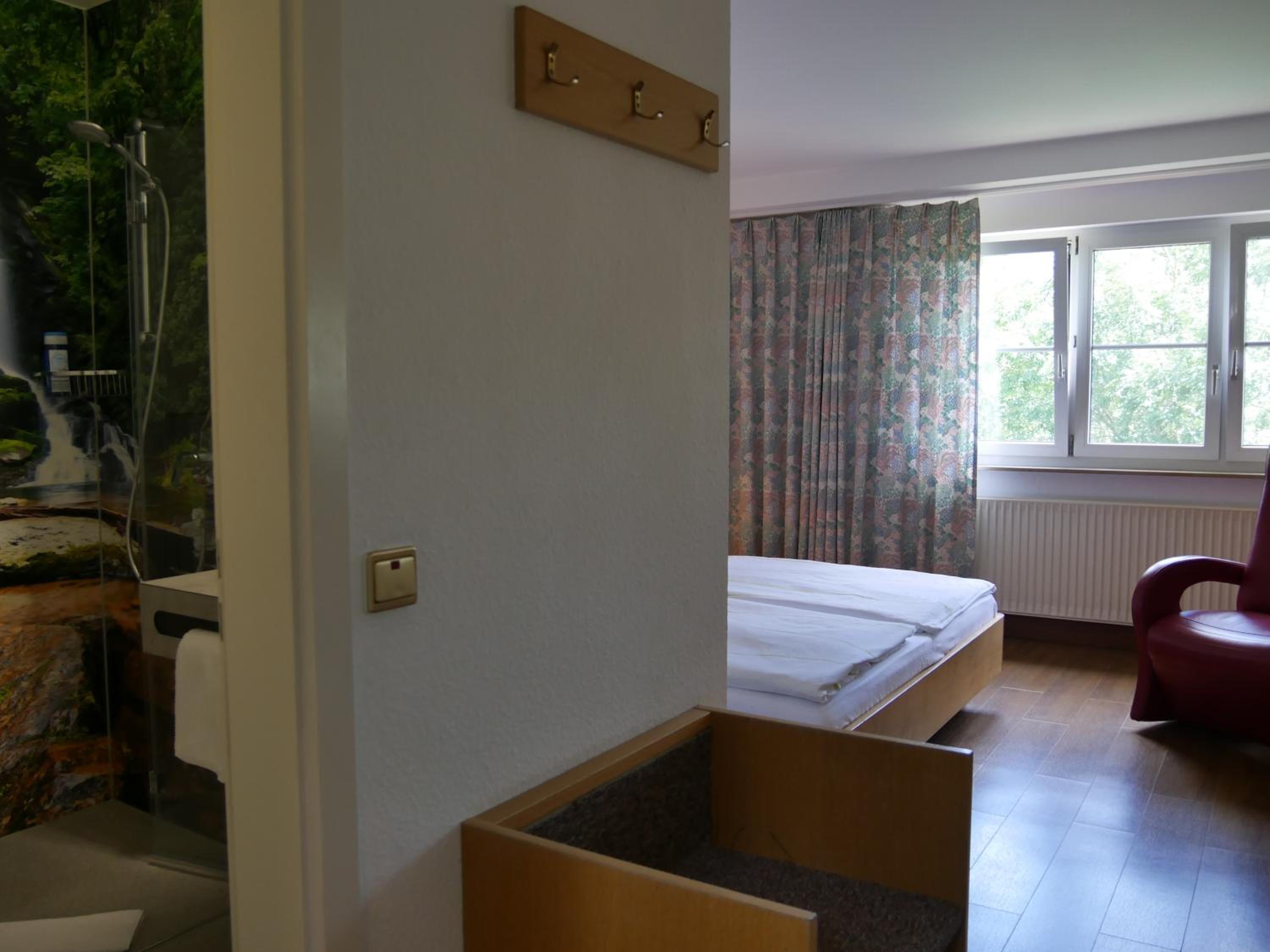 Double or Twin Room with Bathroom - Photo 2