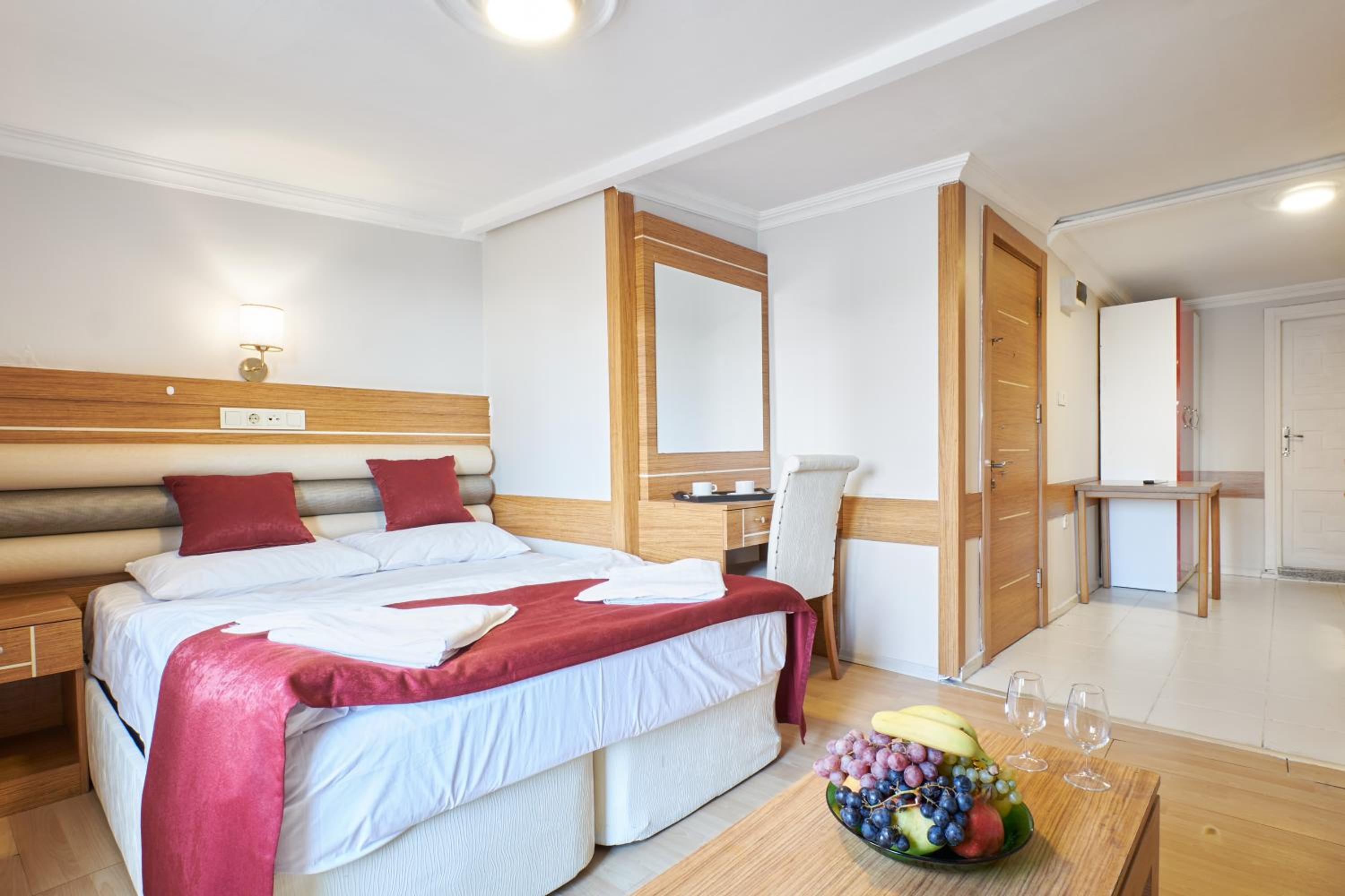 King Suite with Balcony photo 1