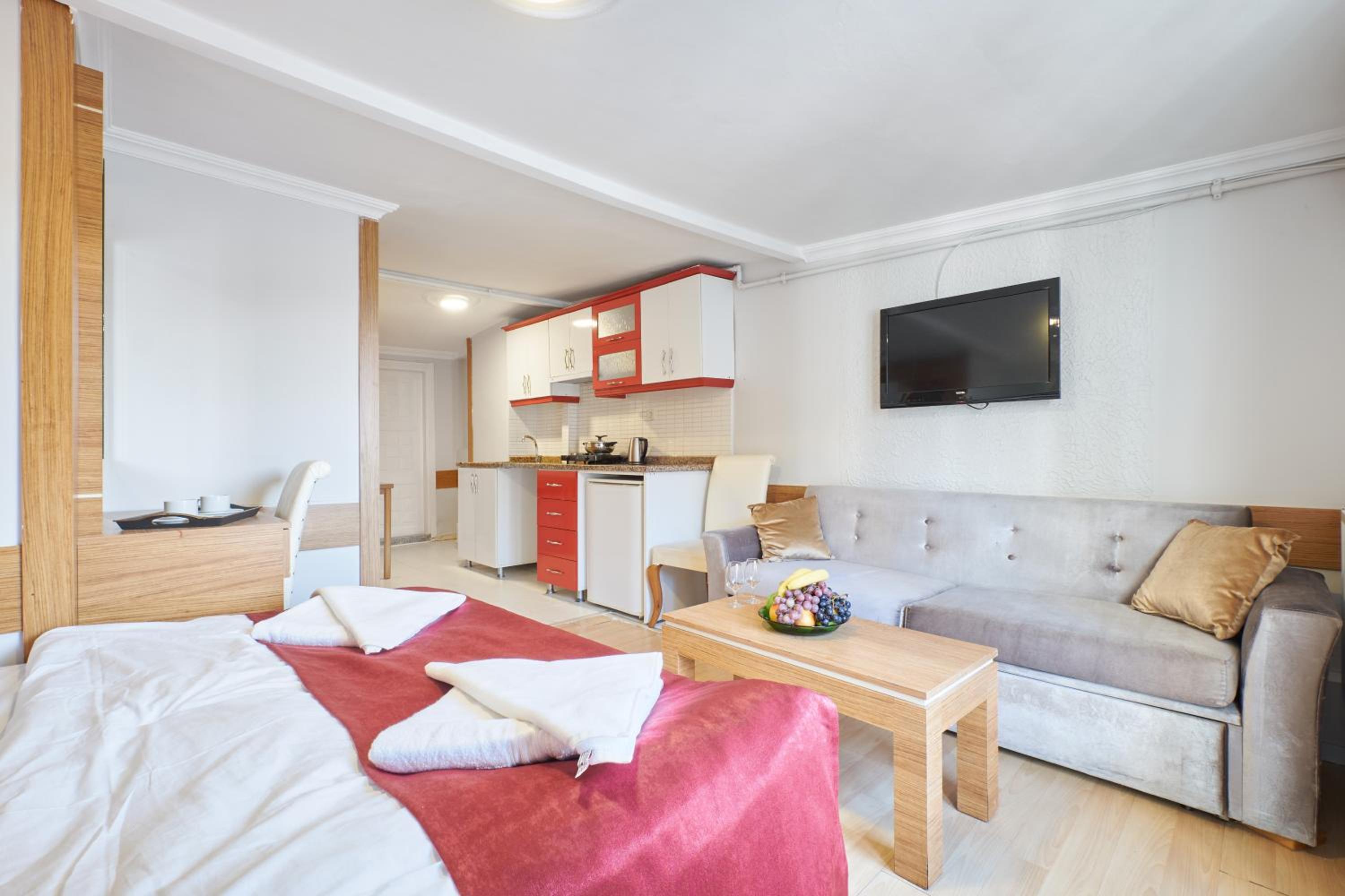 King Suite with Balcony photo 3