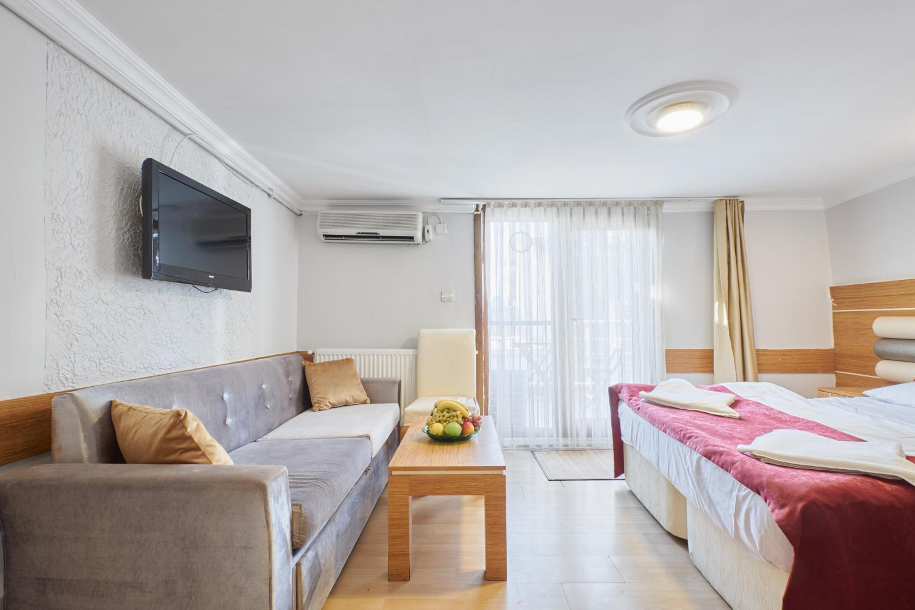 King Suite with Balcony photo 2