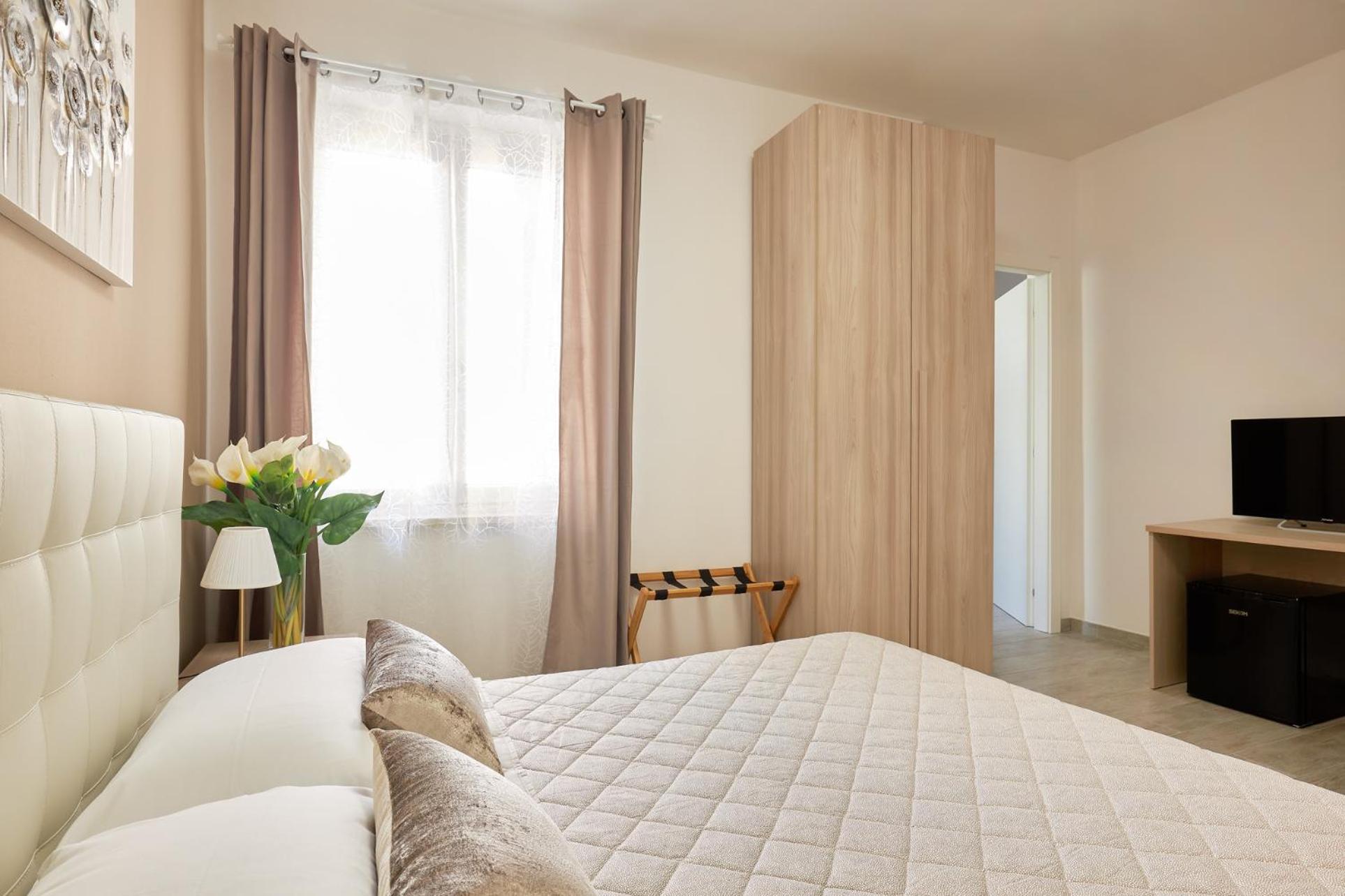 Double Room with Private Bathroom - Photo 4