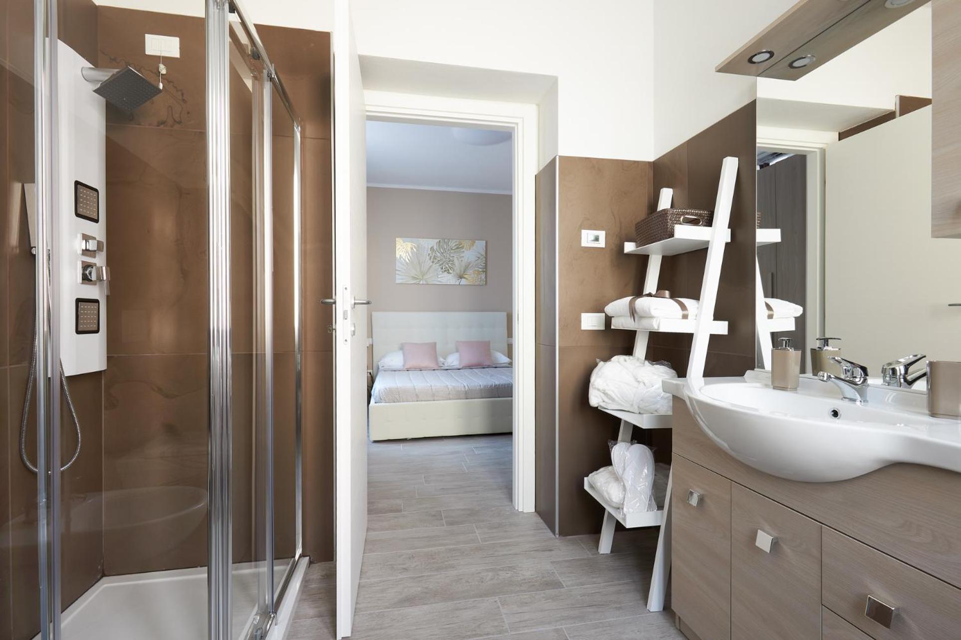 Double Room with Private Bathroom - Photo 7