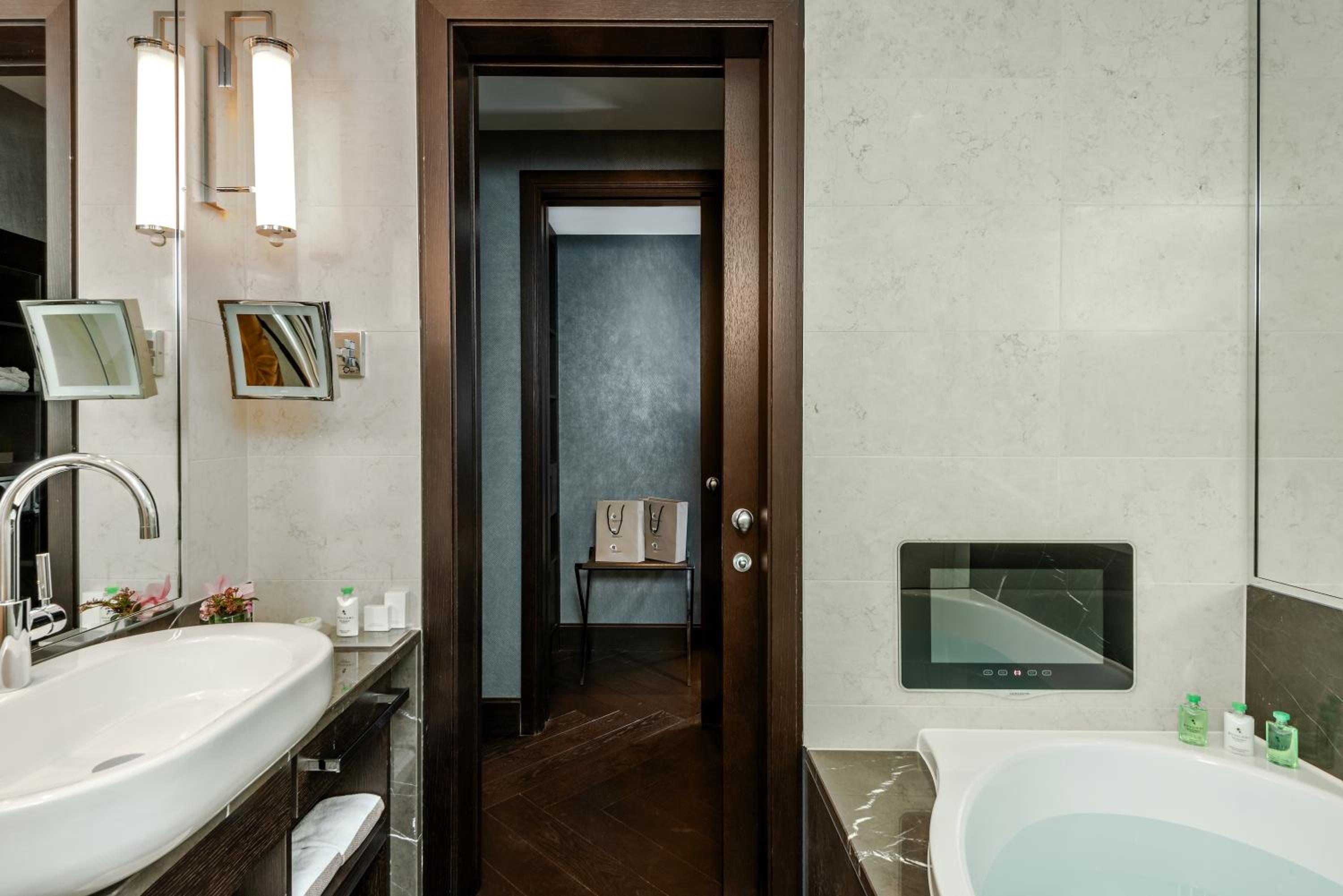 Savoy Executive Suite with Lake View