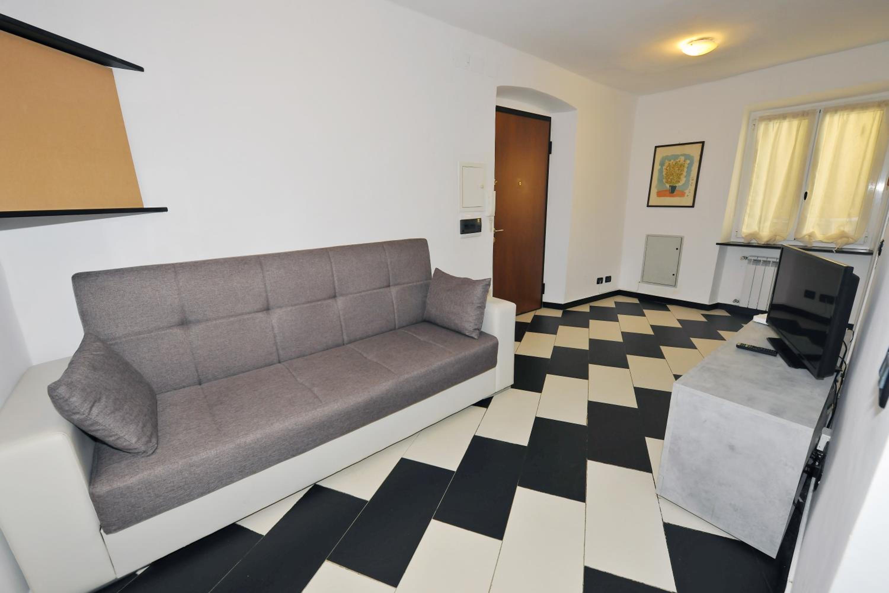 Two-Bedroom Apartment - Photo 3