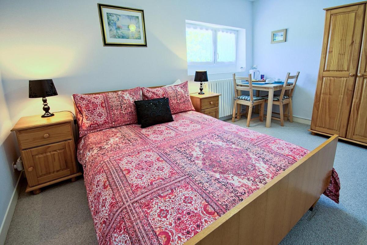 Double Room with Private Bathroom - Photo 7