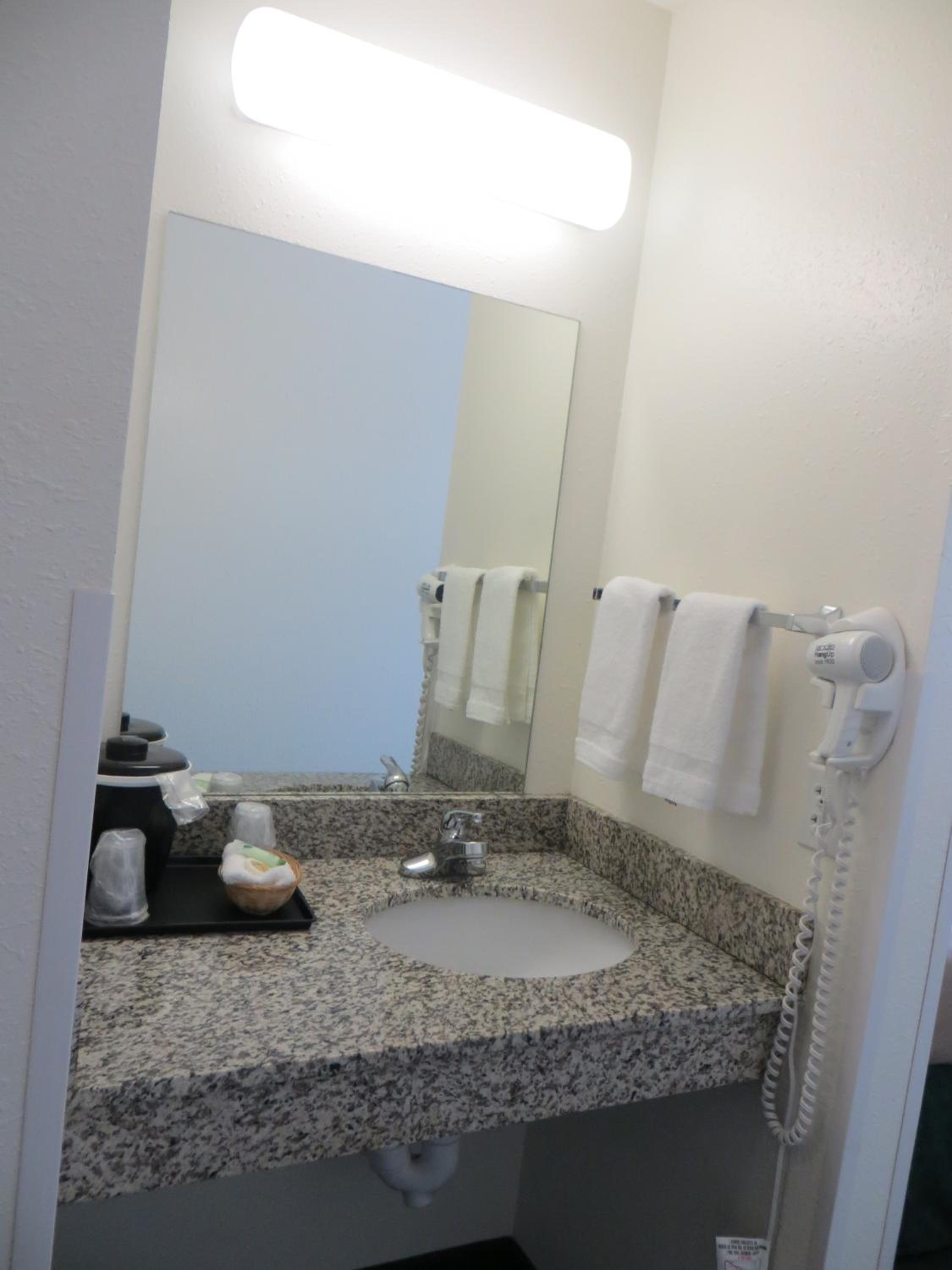 King Room - Non-Smoking photo 2