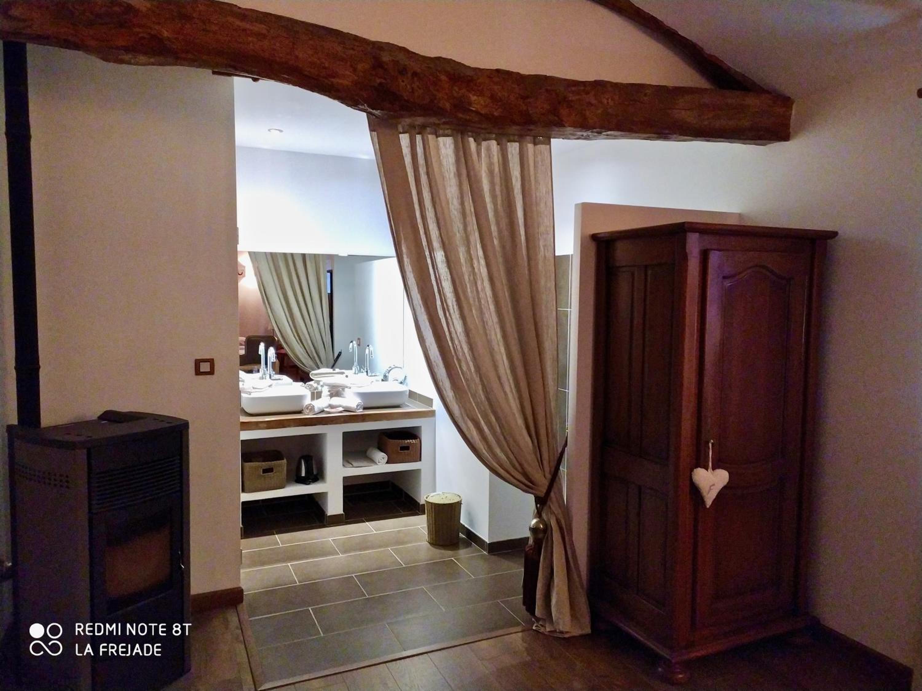 Queen Suite photo 3