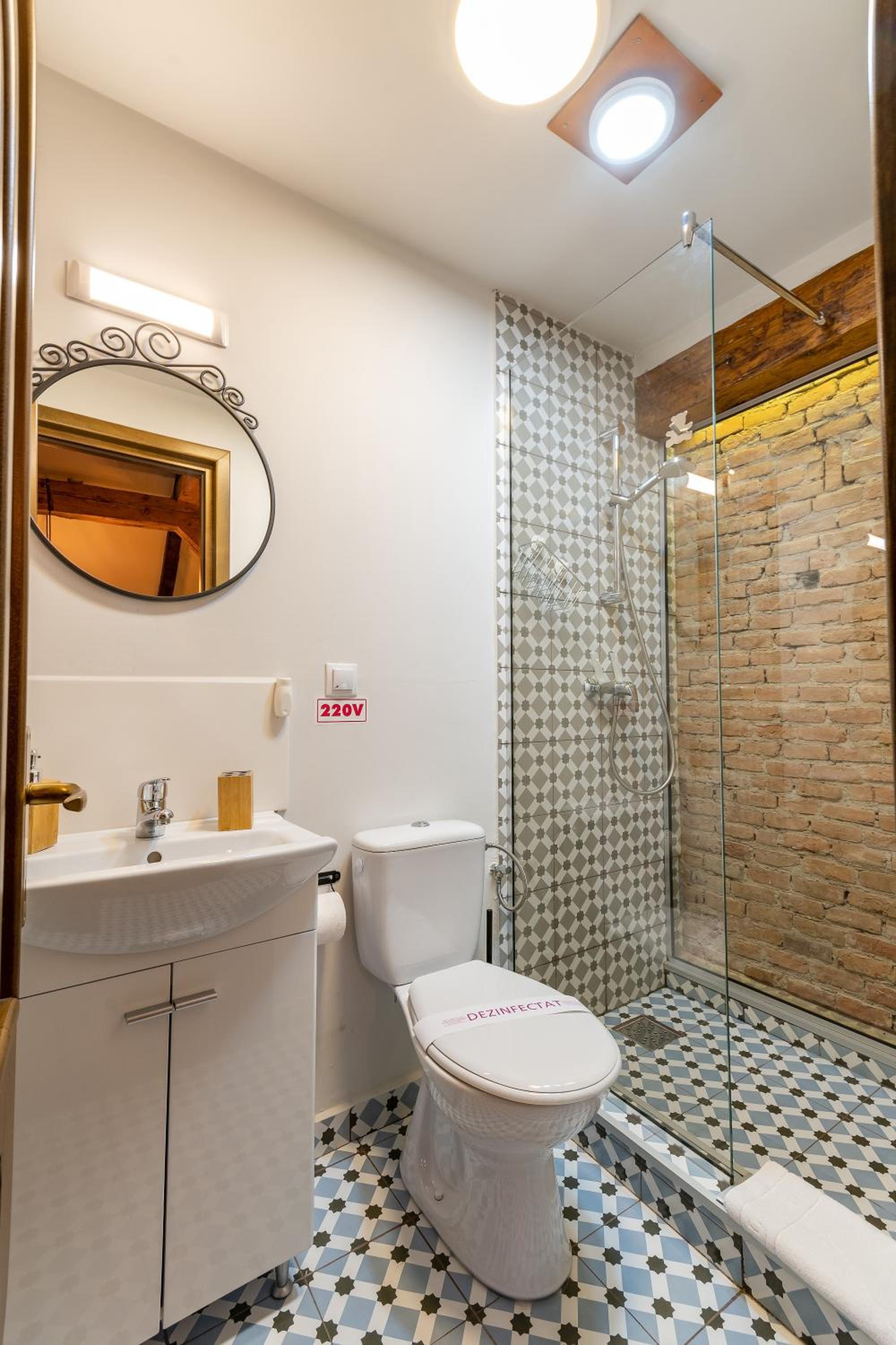 Double Room - Photo 21