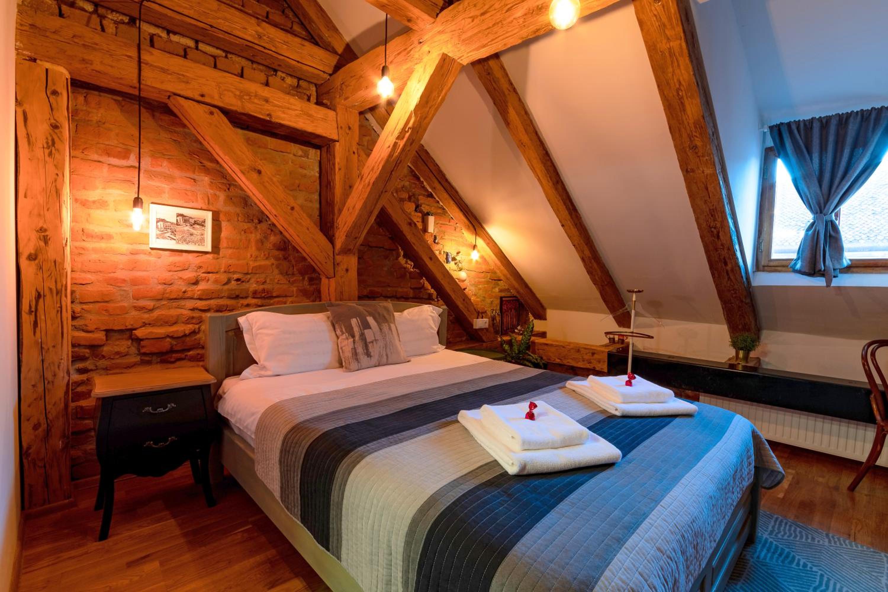 Double Room - Photo 22