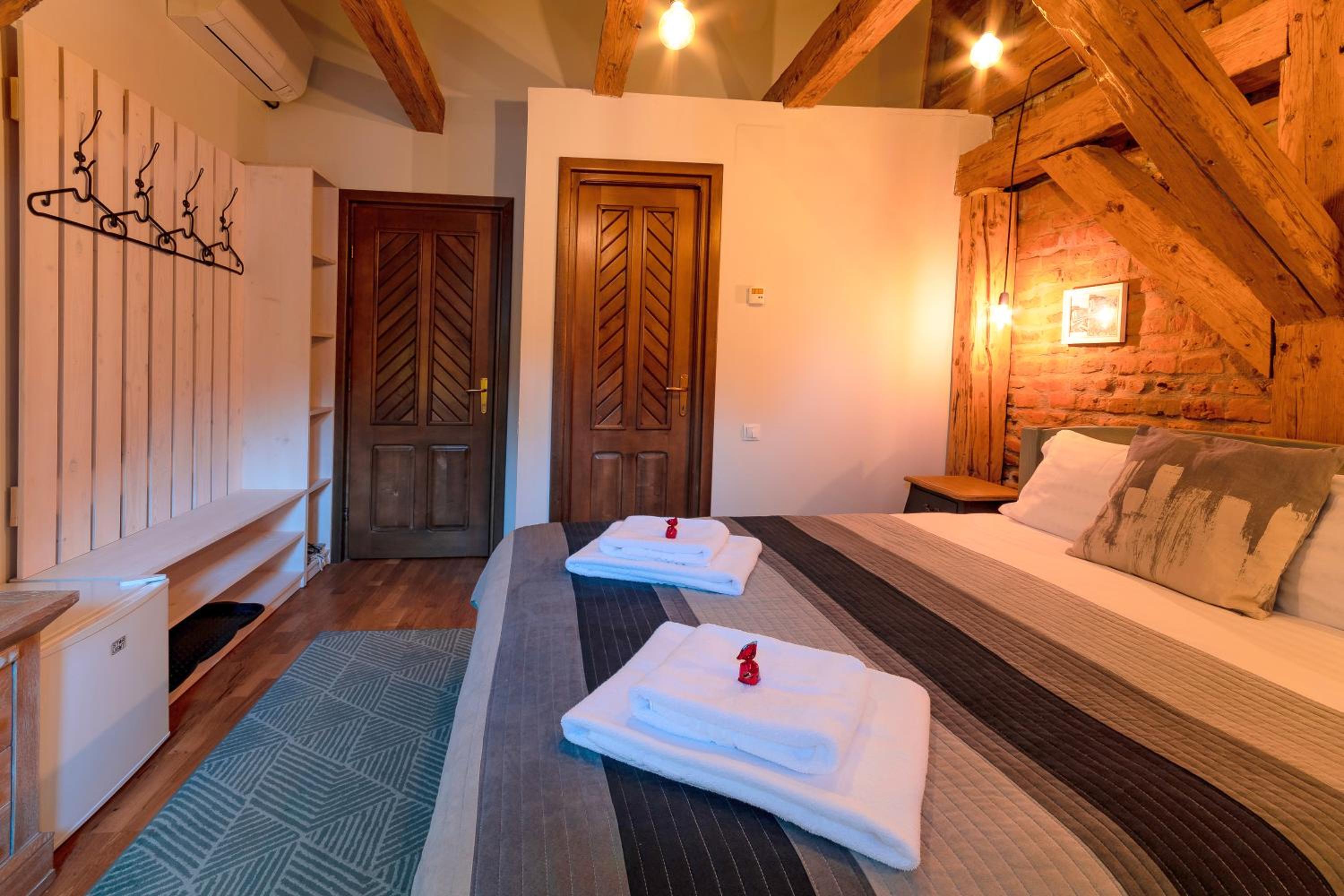 Double Room - Photo 23