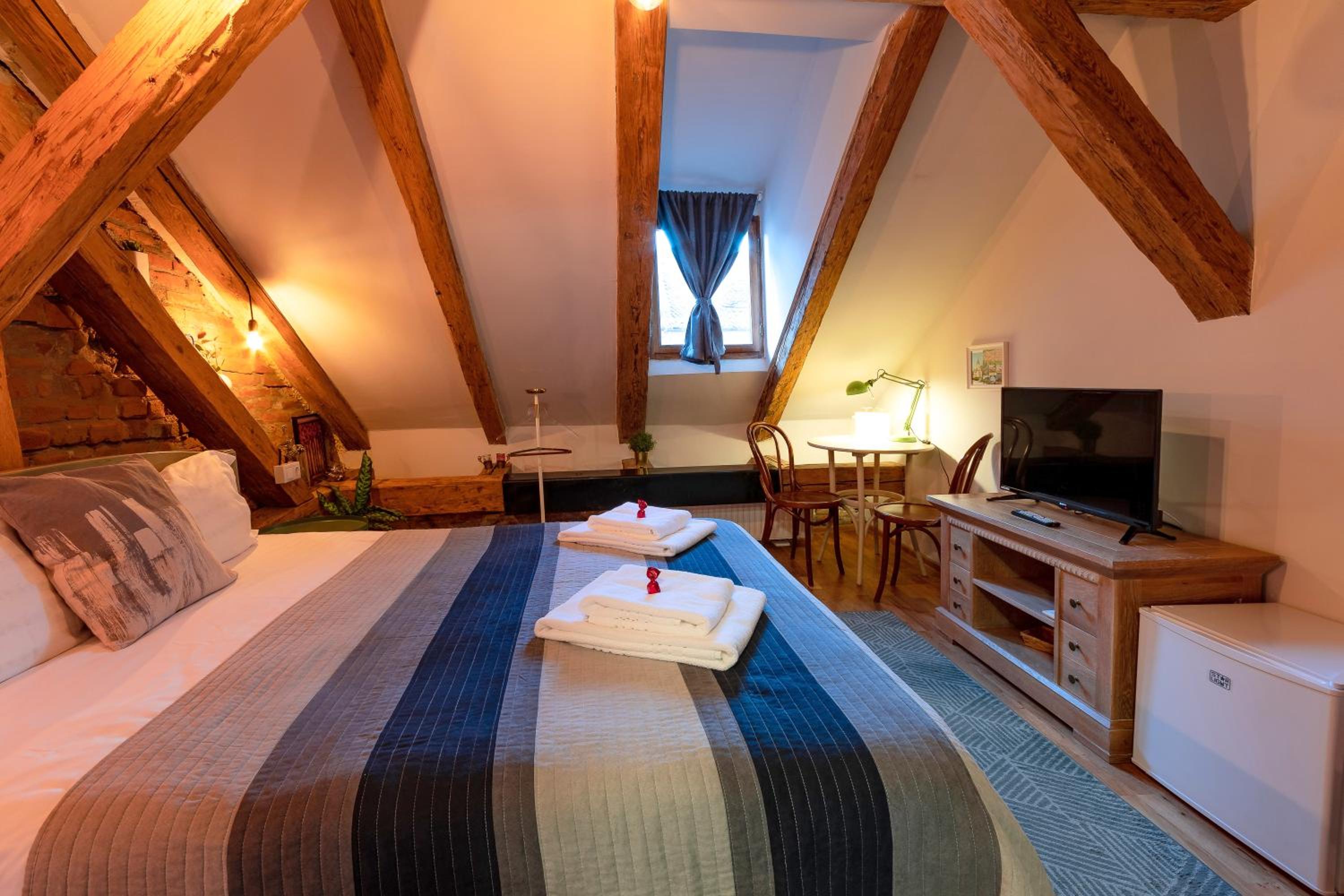 Double Room - Photo 2