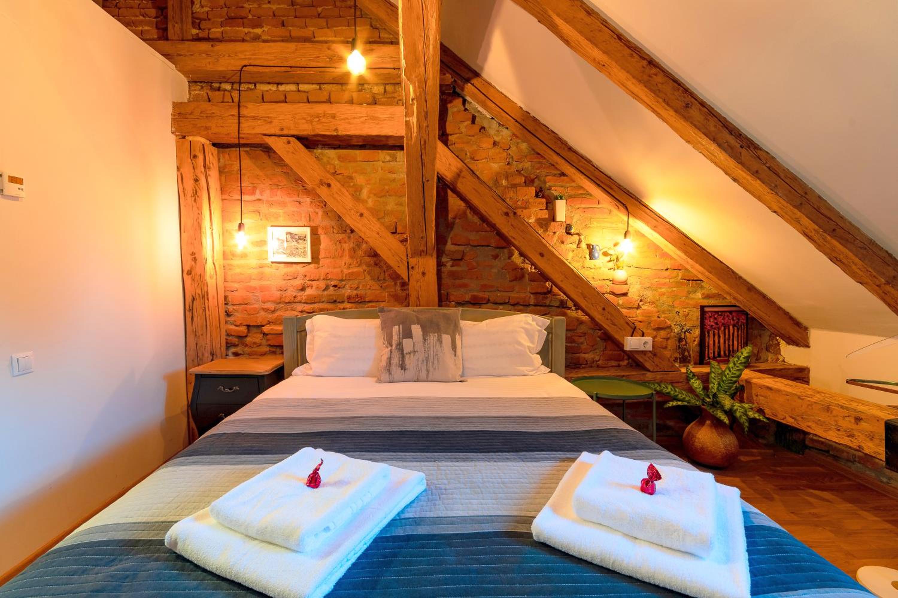 Double Room - Photo 25