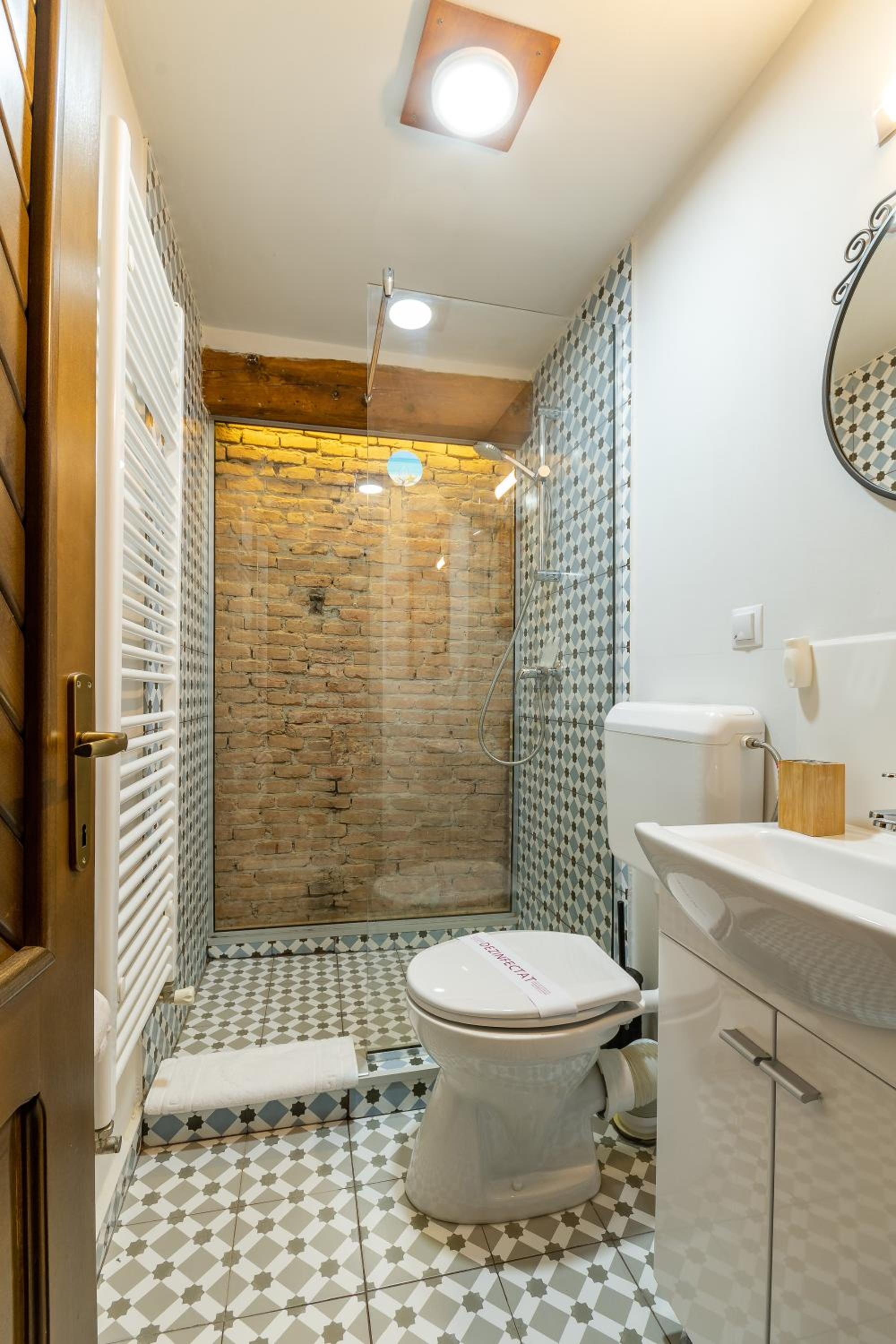 Double Room - Photo 6