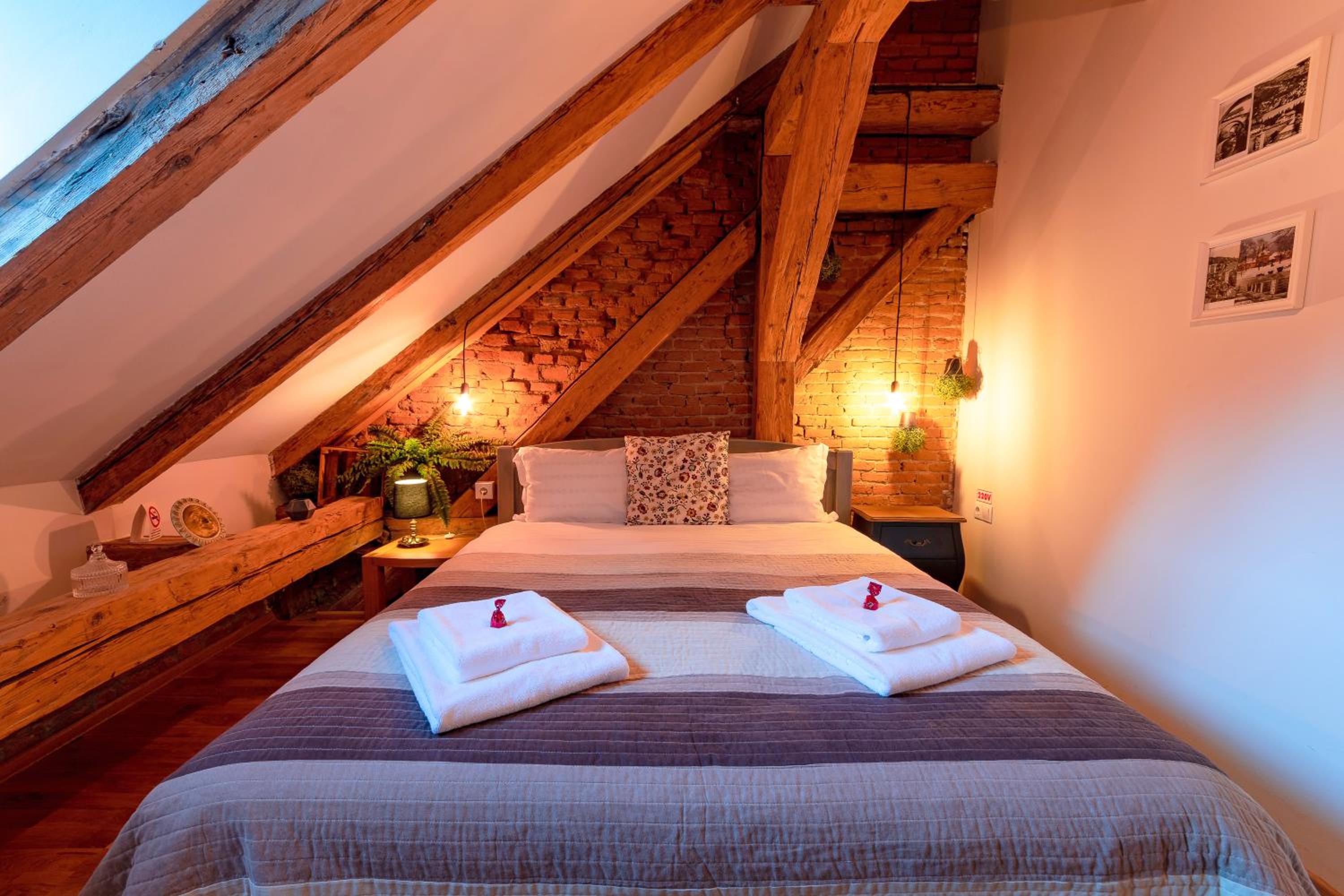 Double Room - Photo 26