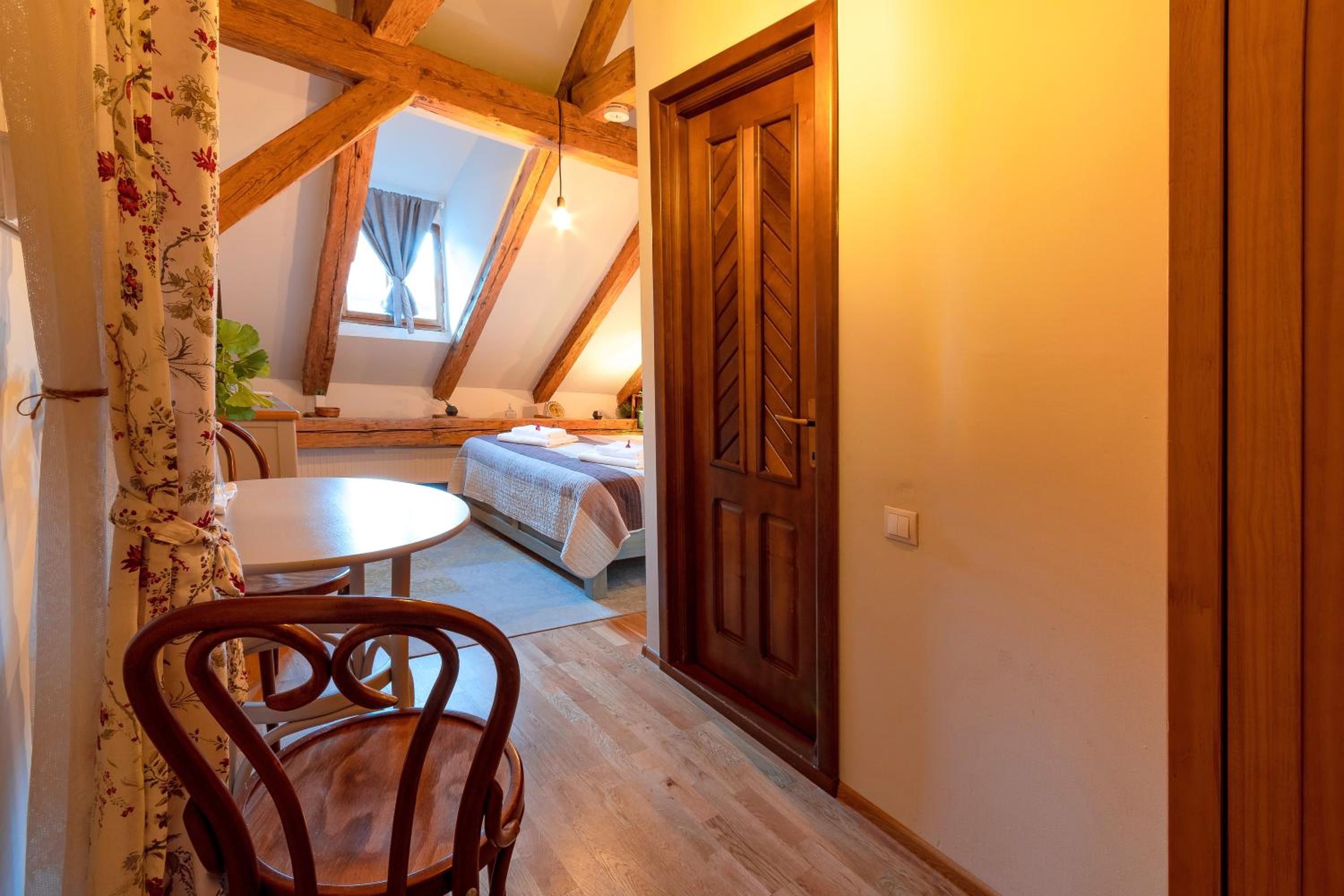 Double Room - Photo 7