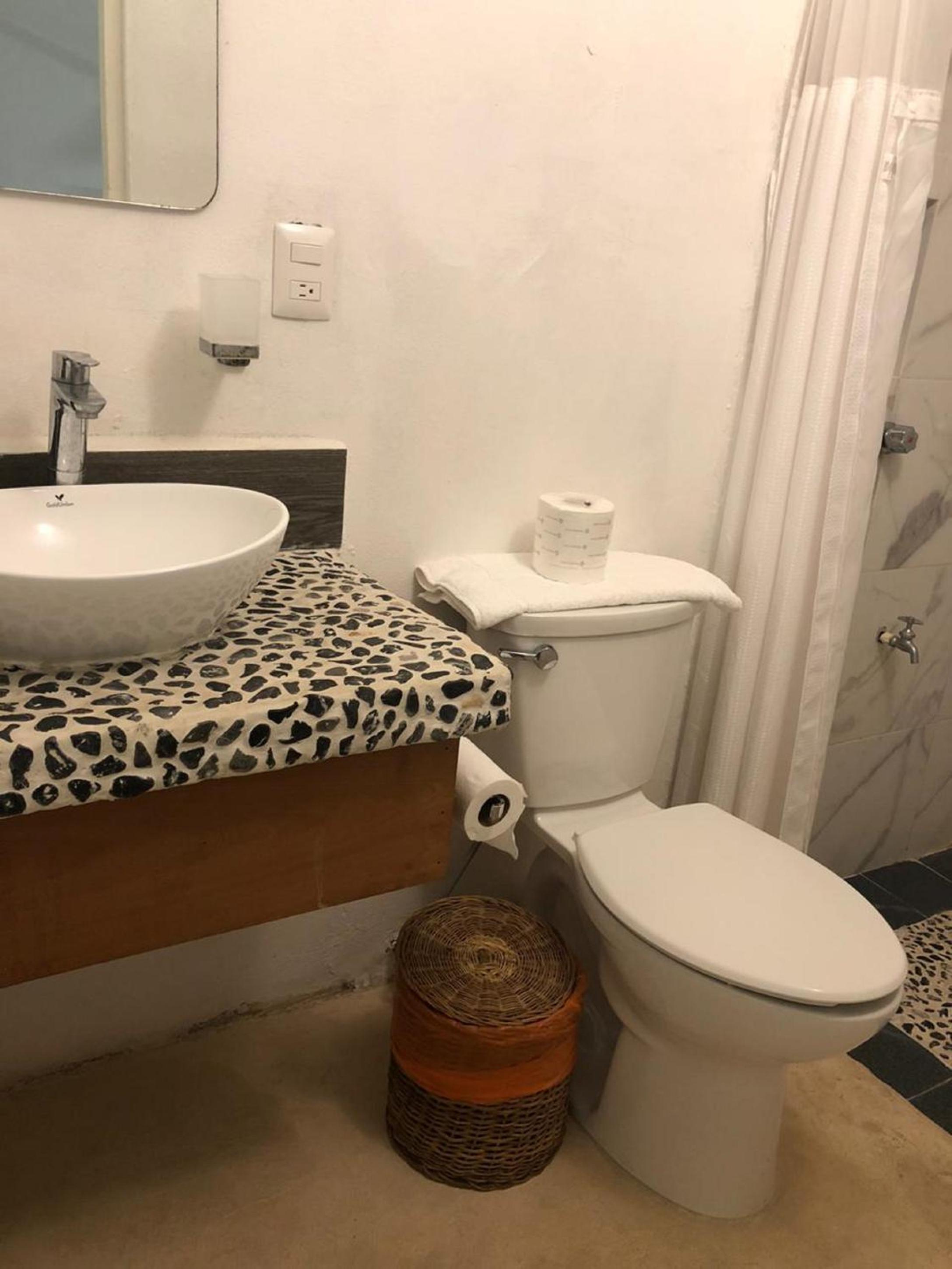 Double Room - Photo 7