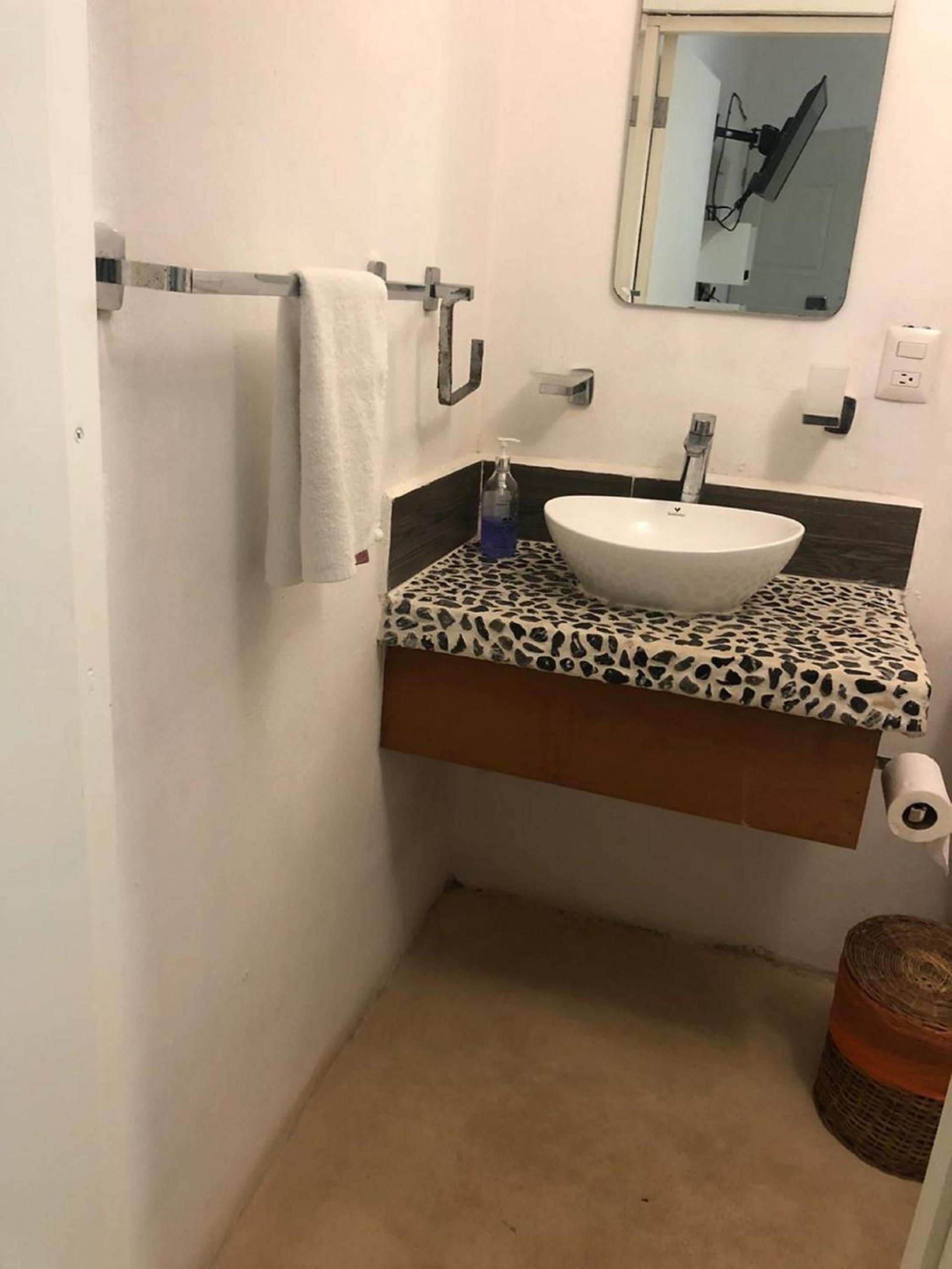 Double Room - Photo 9