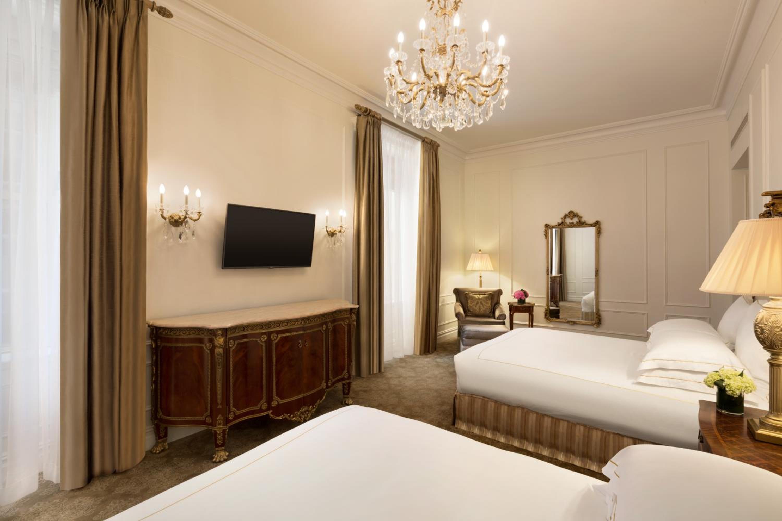 Deluxe Queen Room with Two Queen Beds (Non Smoking)