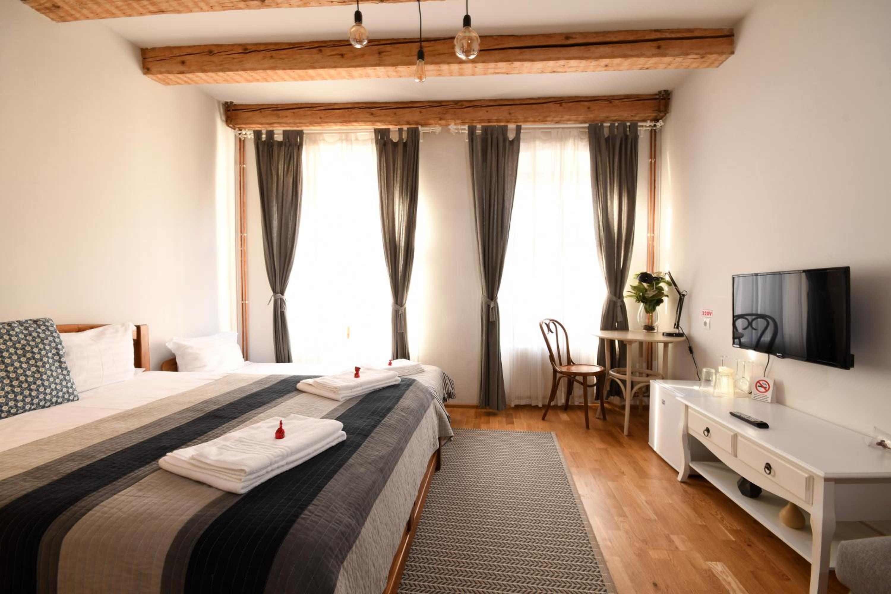 Deluxe Double Room - Photo 7