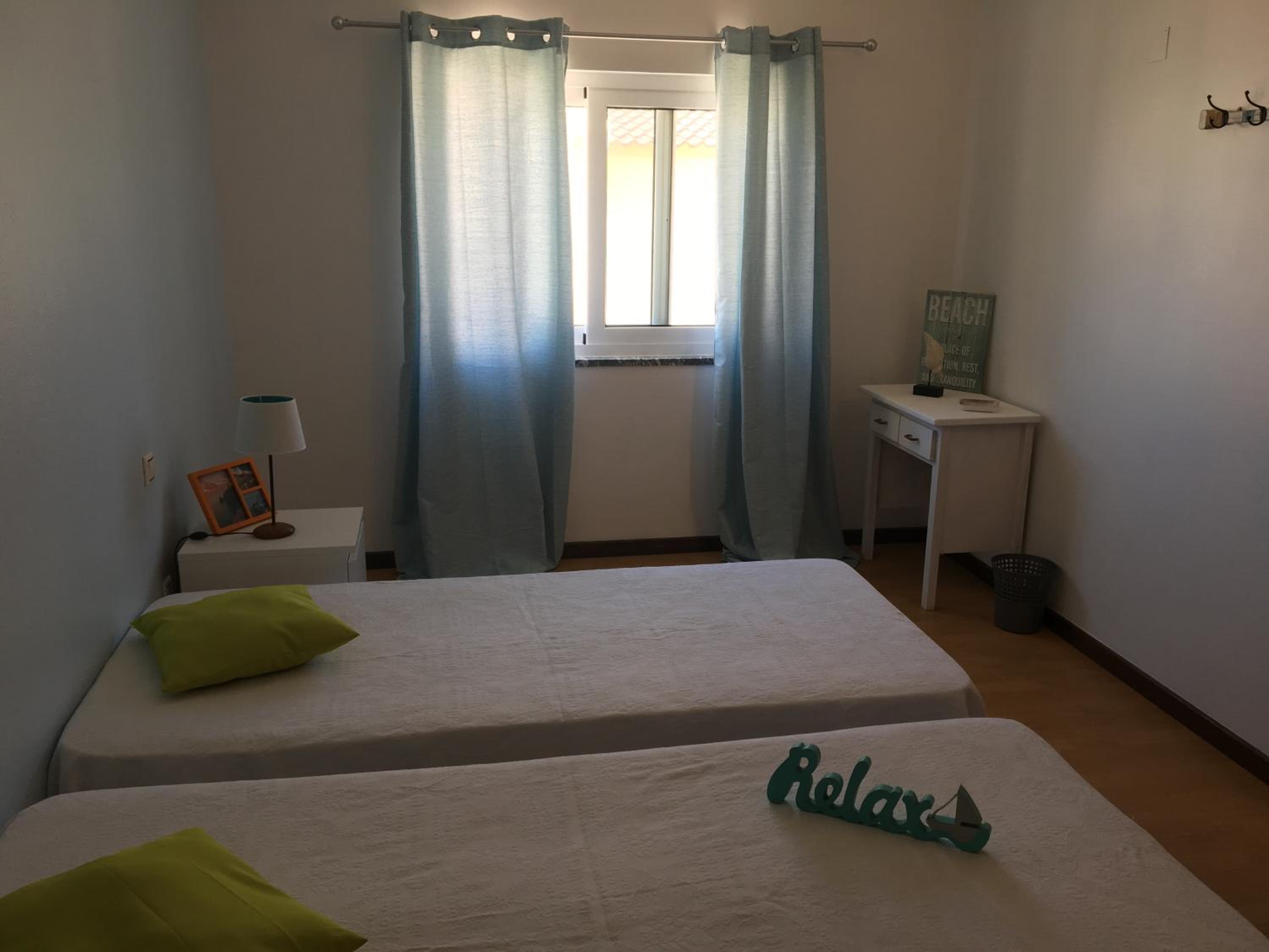 Standard Twin Room - Photo 3