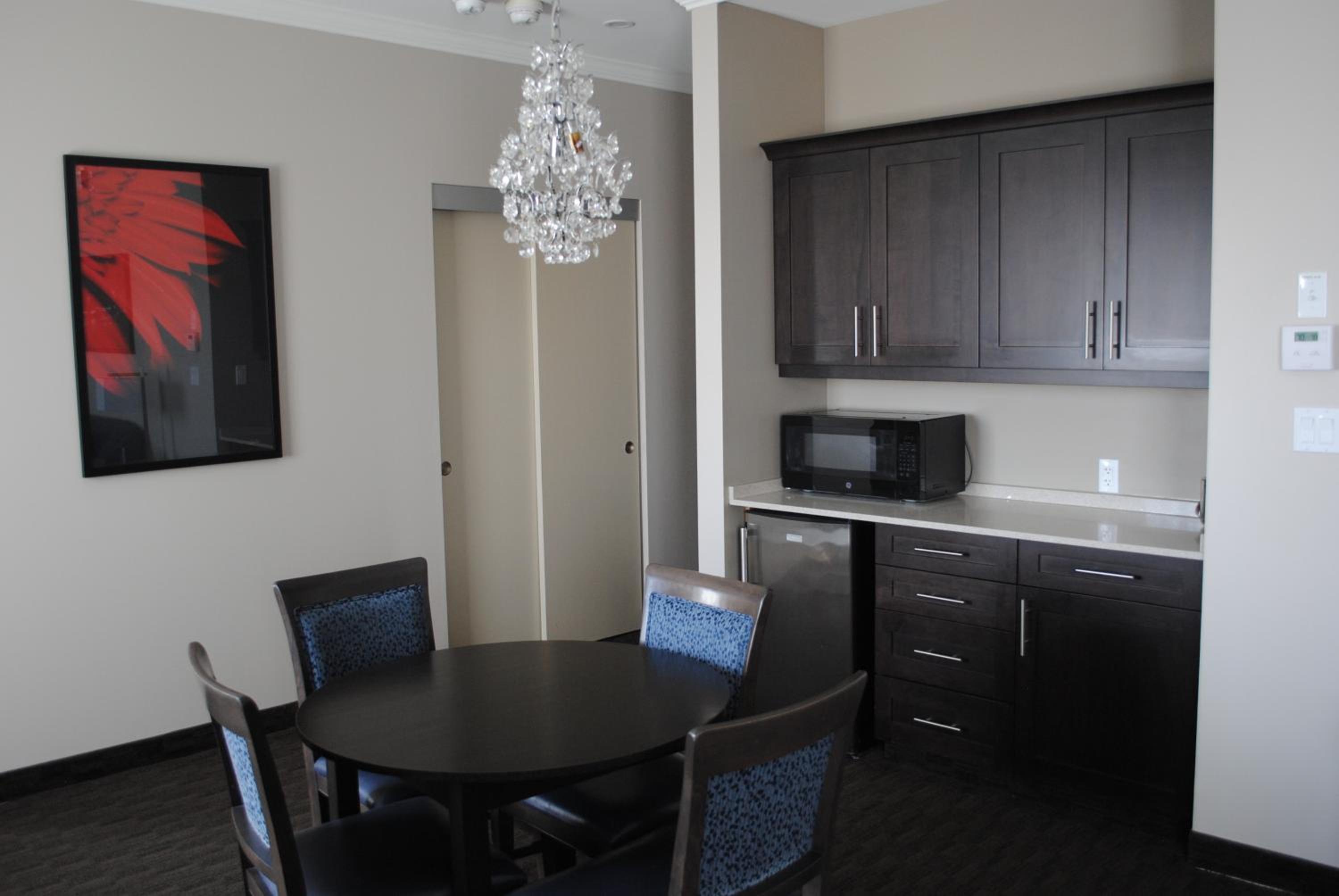 King Suite - Non-Smoking photo 2
