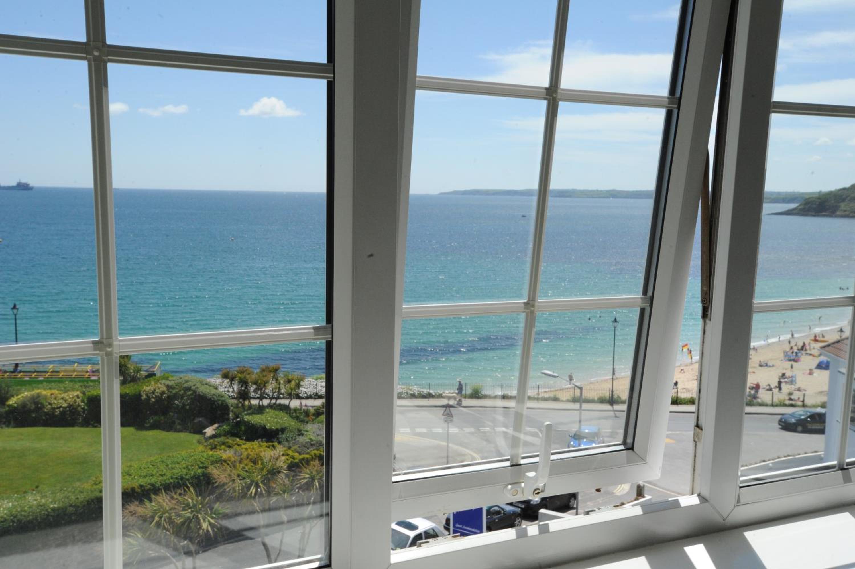 Deluxe Double Room with Sea View - Photo 13