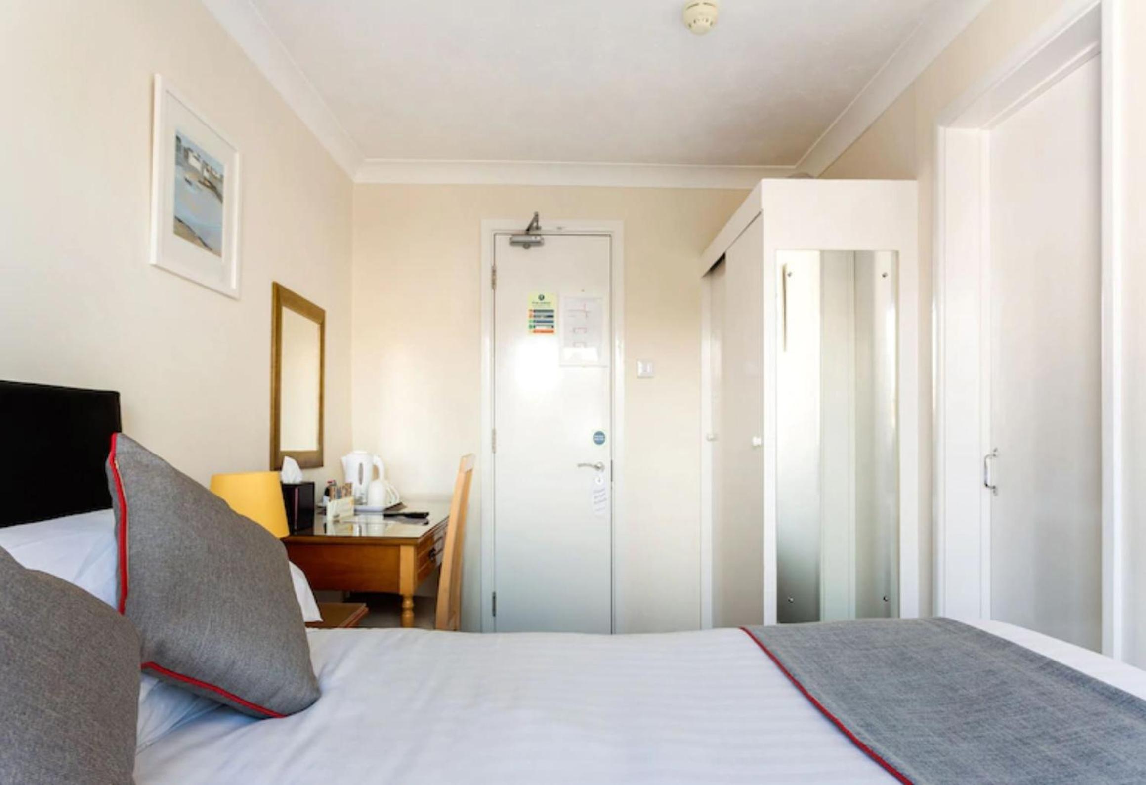 Standard Double Room - Photo 2