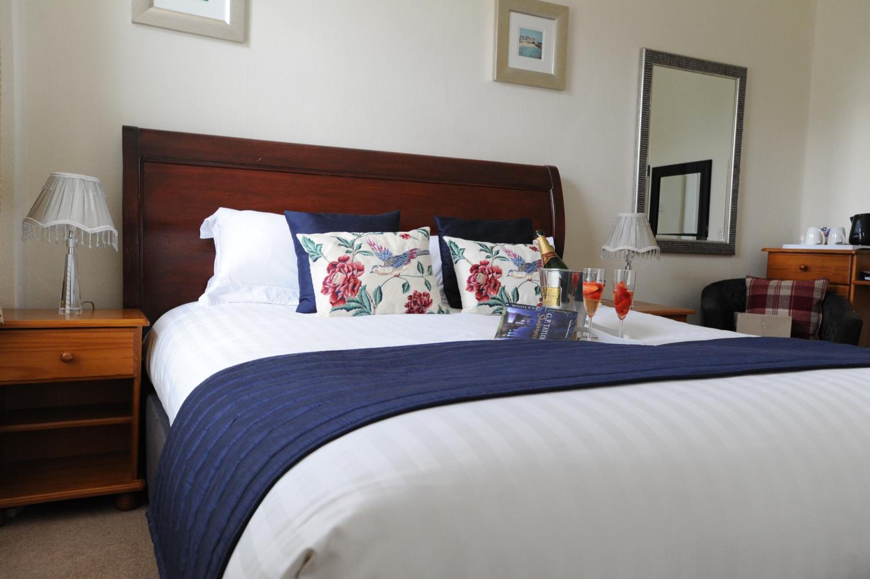 Deluxe Double Room - Photo 9