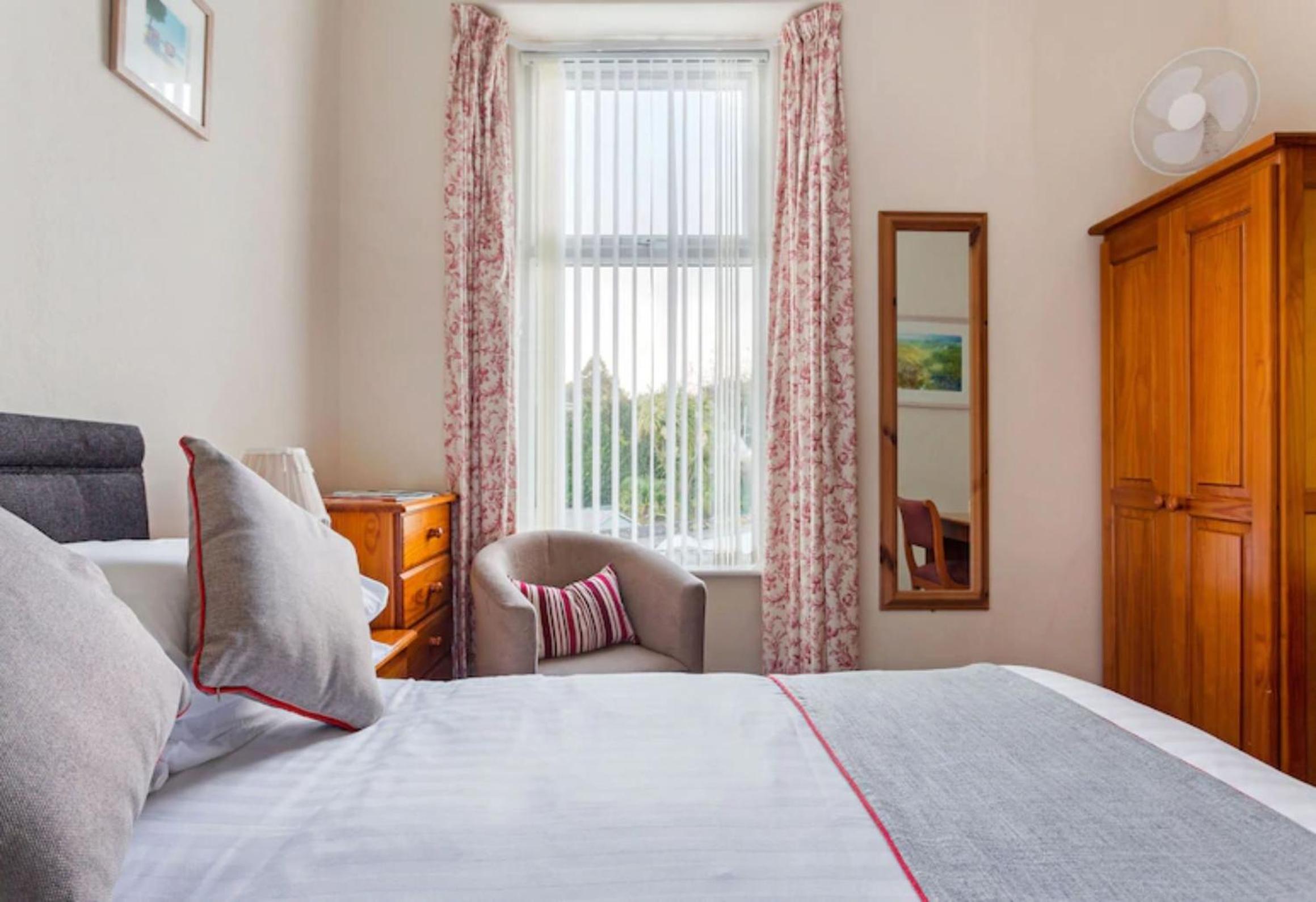 Standard Double Room - Photo 3