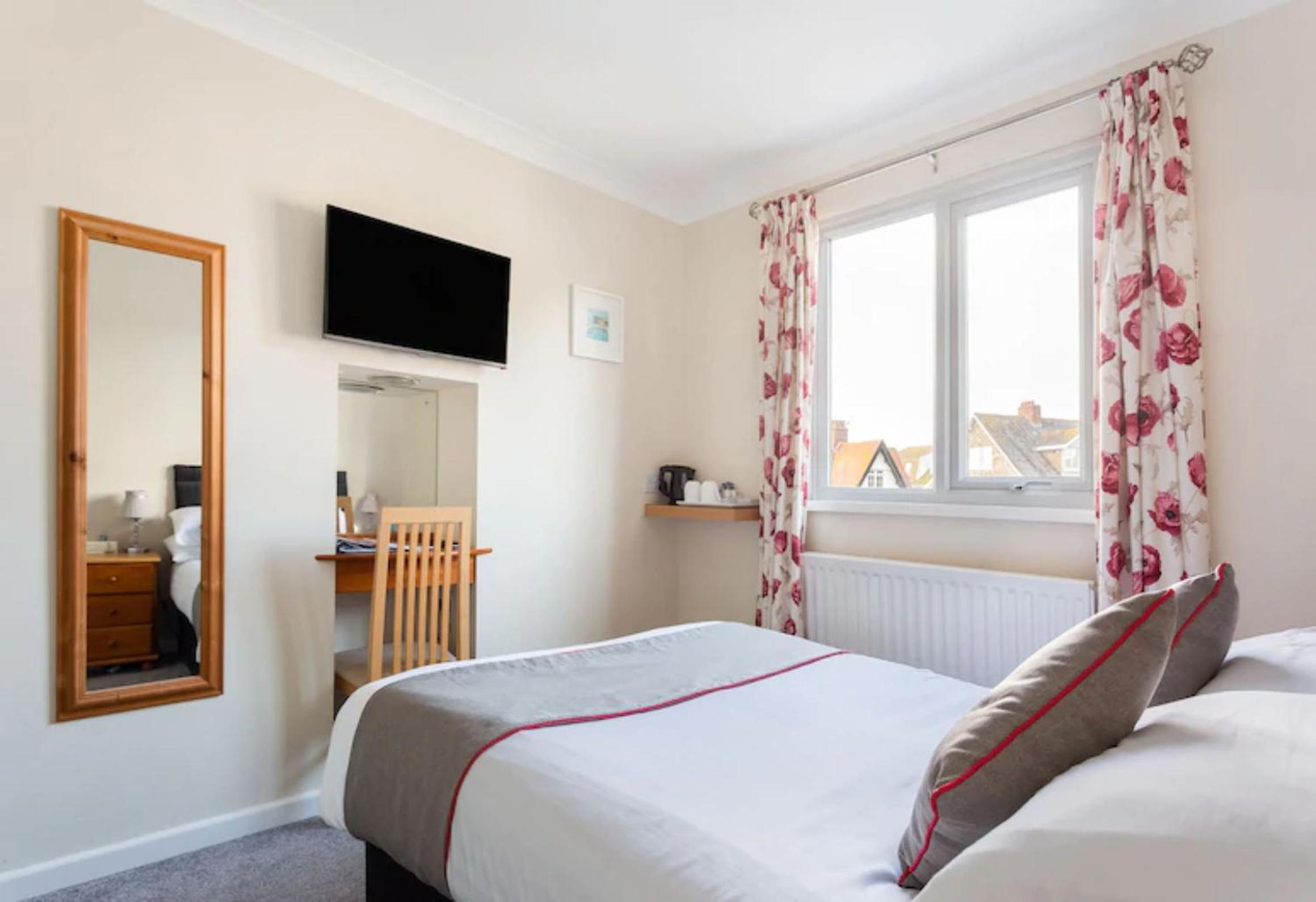 Standard Double Room - Photo 5